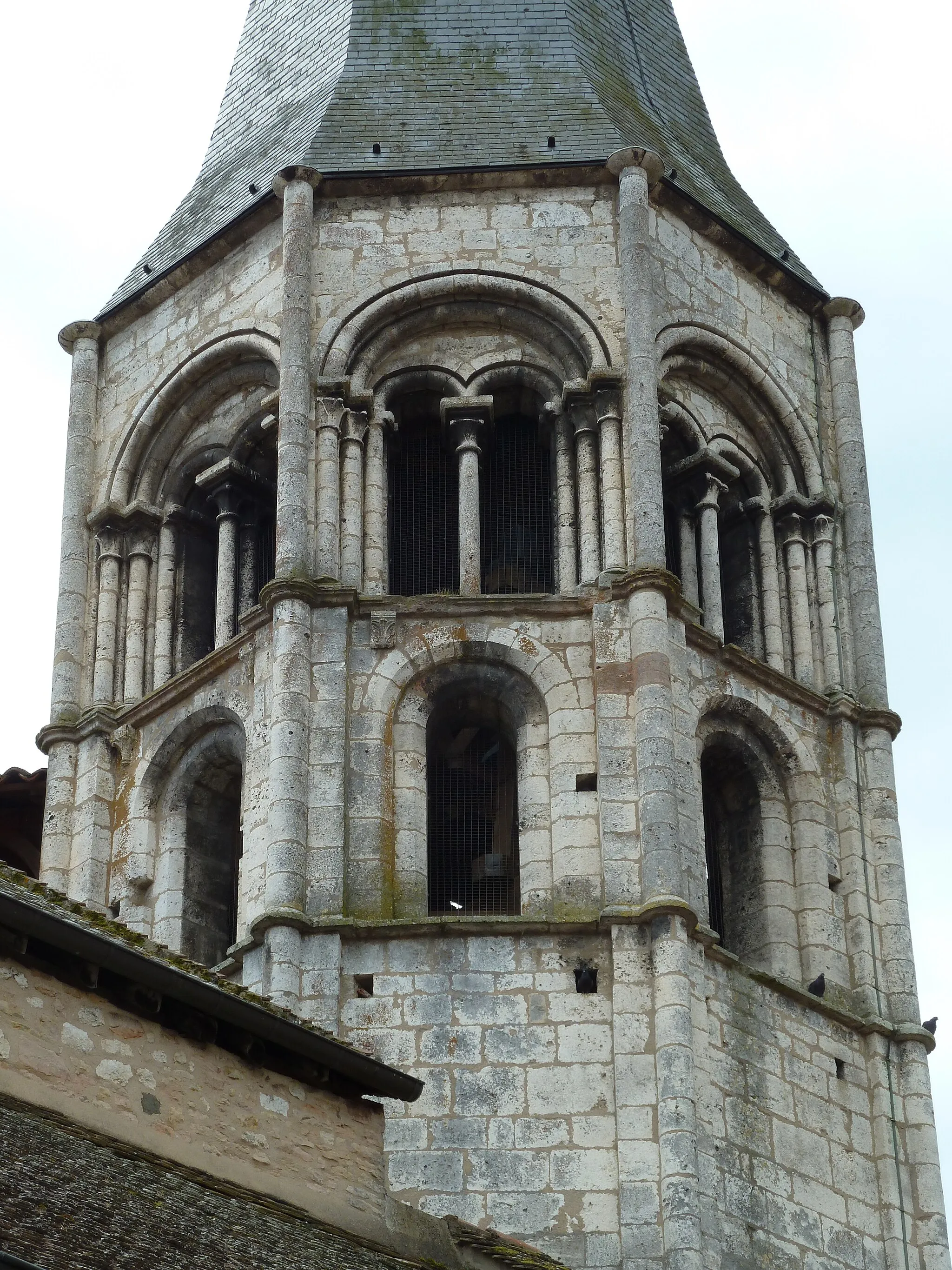 Photo showing: Saint-Gengoux church (town of Saint-Gengoux-le-National, France). Bell-towers.