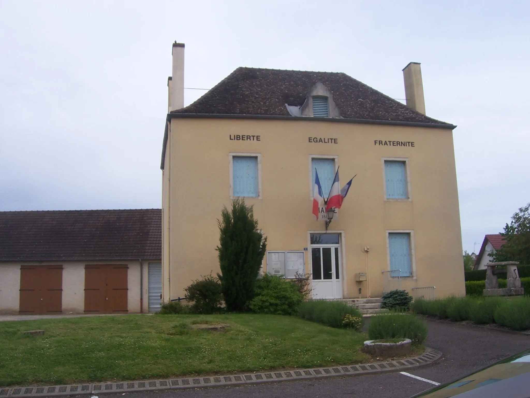 Photo showing: Mairie de Saint-Christophe-en-Bresse