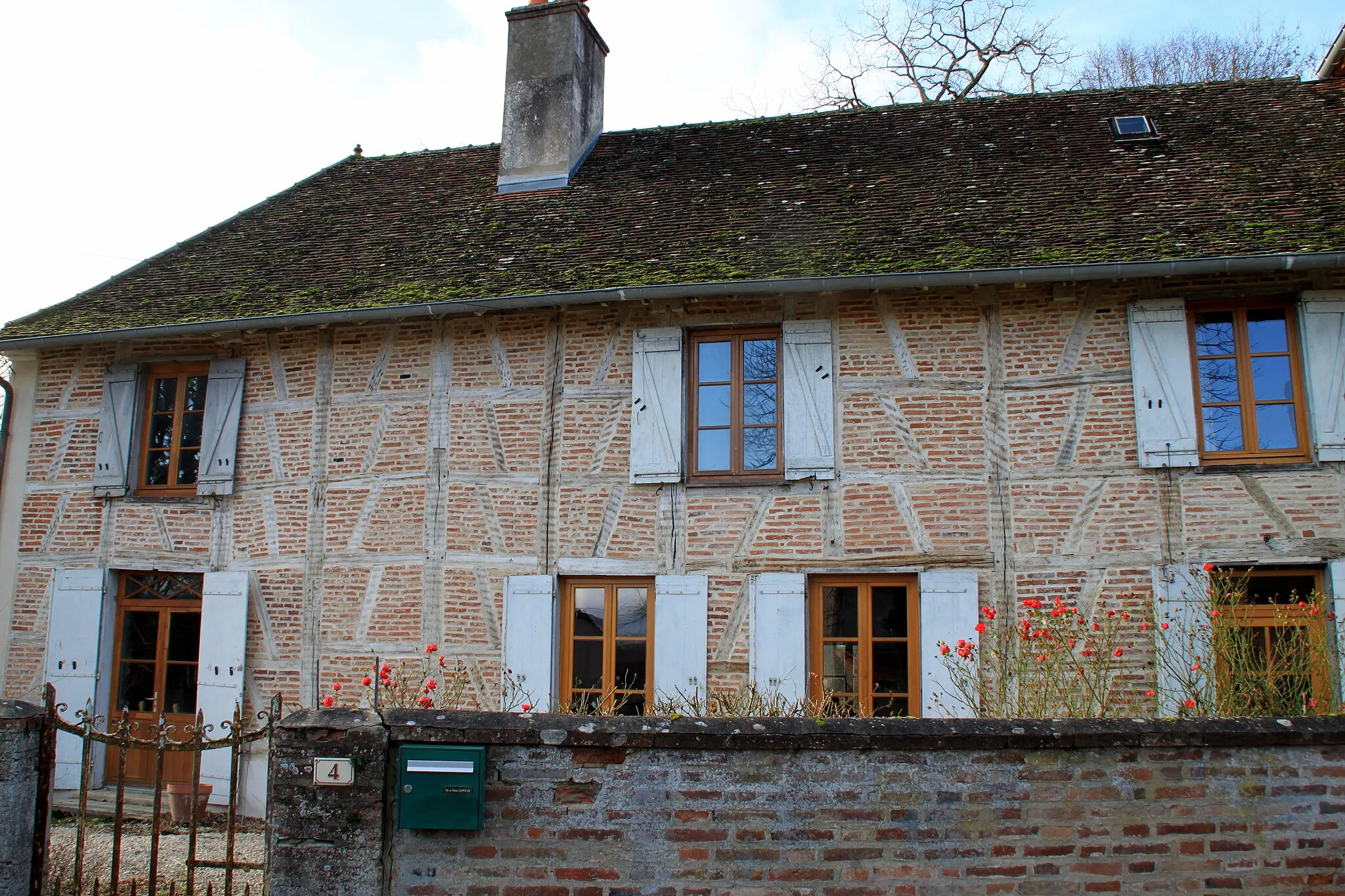 Photo showing: Saint-Bonnet-en-Bresse Ziegelsteinhaus