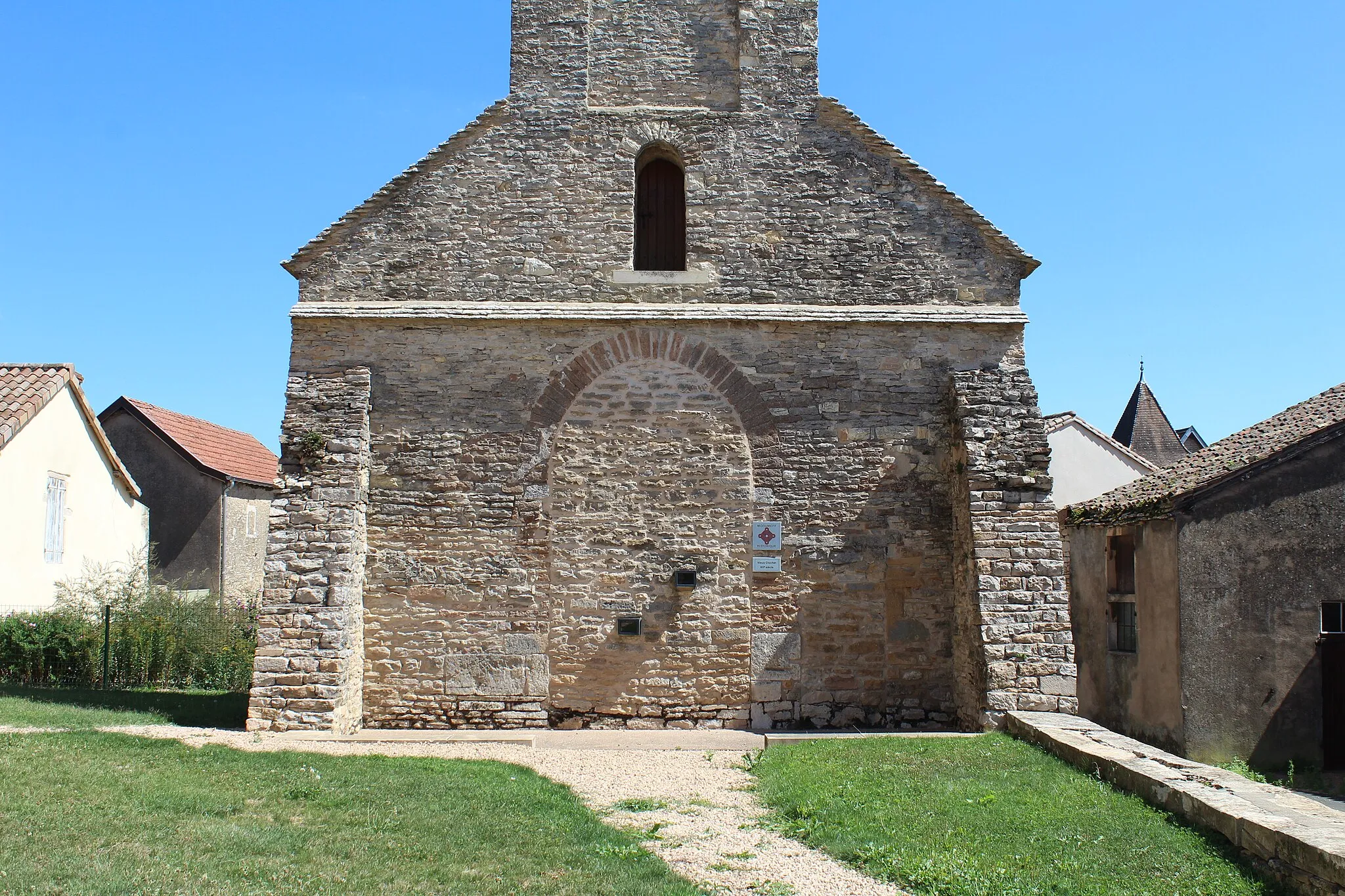Photo showing: Vieux clocher roman de Saint-Martin-Belle-Roche.