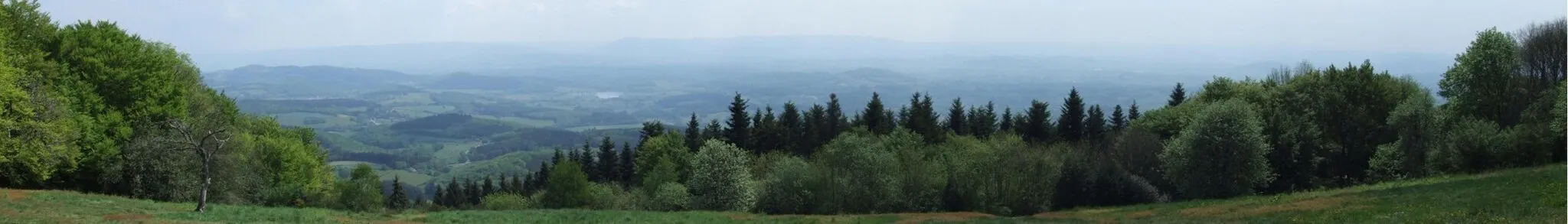 Photo showing: Panorama depuis le sommet du mont Beuvray.