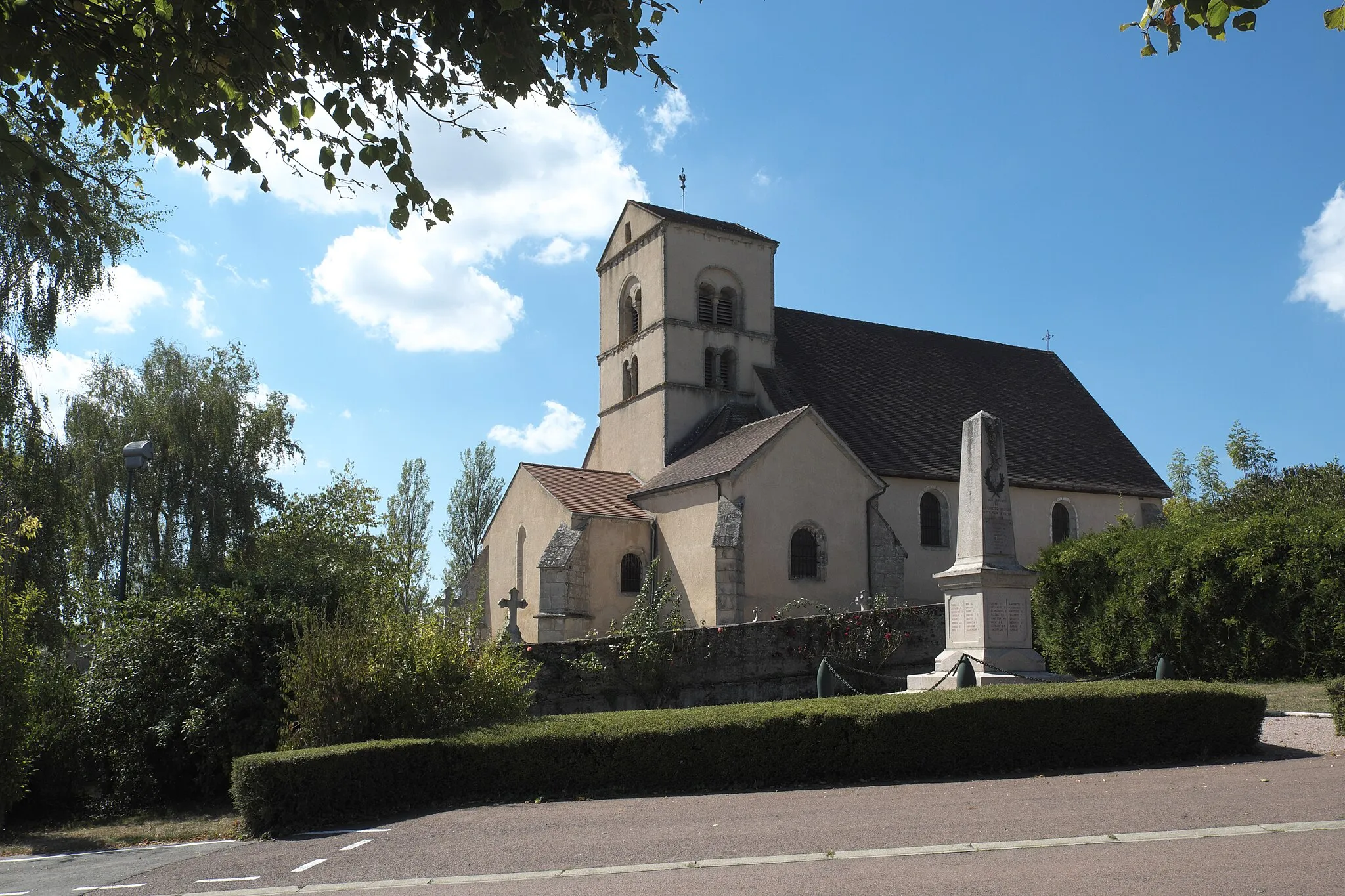 Photo showing: Kirche Saint-Pierre in Saint-Pierre-de-Varennes im Département Saône-et-Loire (Region Bourgogne-Franche-Comté/Frankreich)