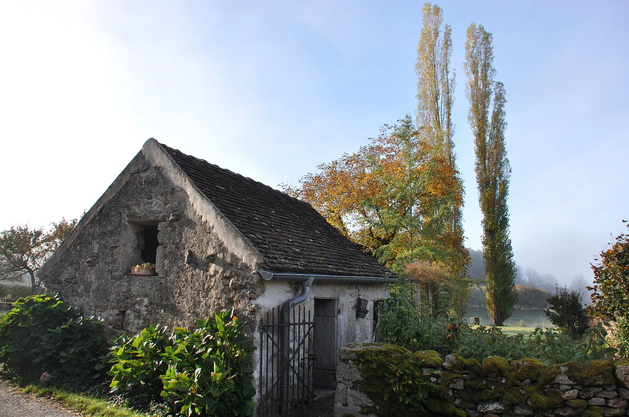 Photo showing: La Grange au jardin (Beluze, St-Romain-sous-Gourdon) and its surroundings
