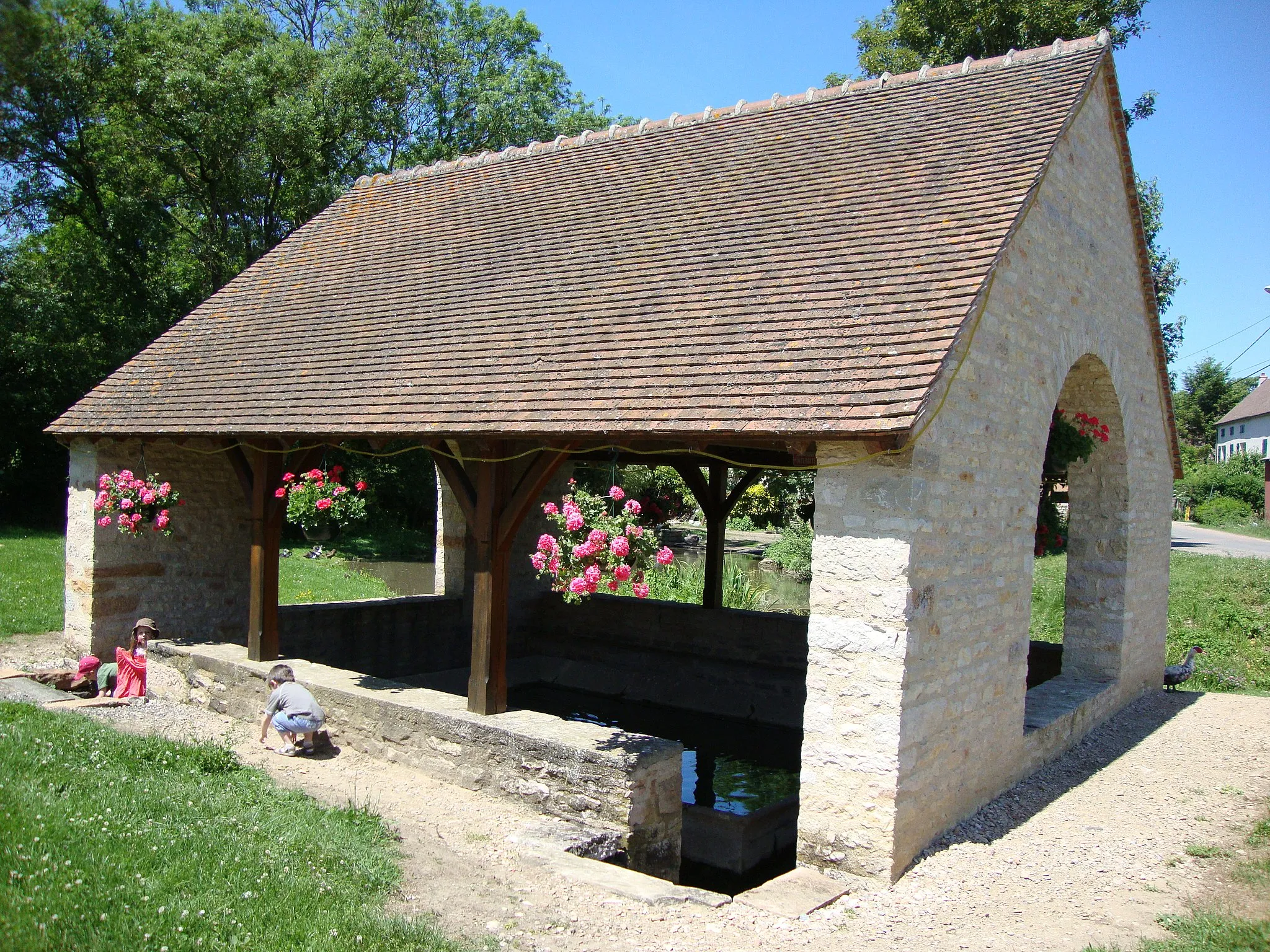 Photo showing: Savigny-sur-Grosne (Saône-et-Loire, Fr) wash house