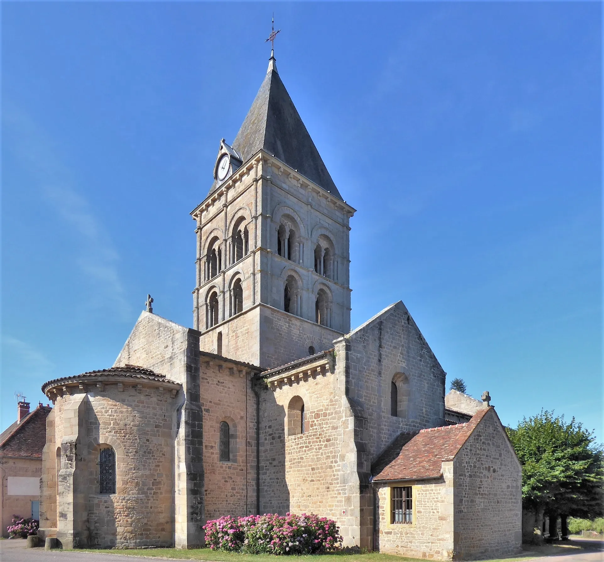 Photo showing: Église Saint-Pierre aux Liens (Varenne-l'Arconce)