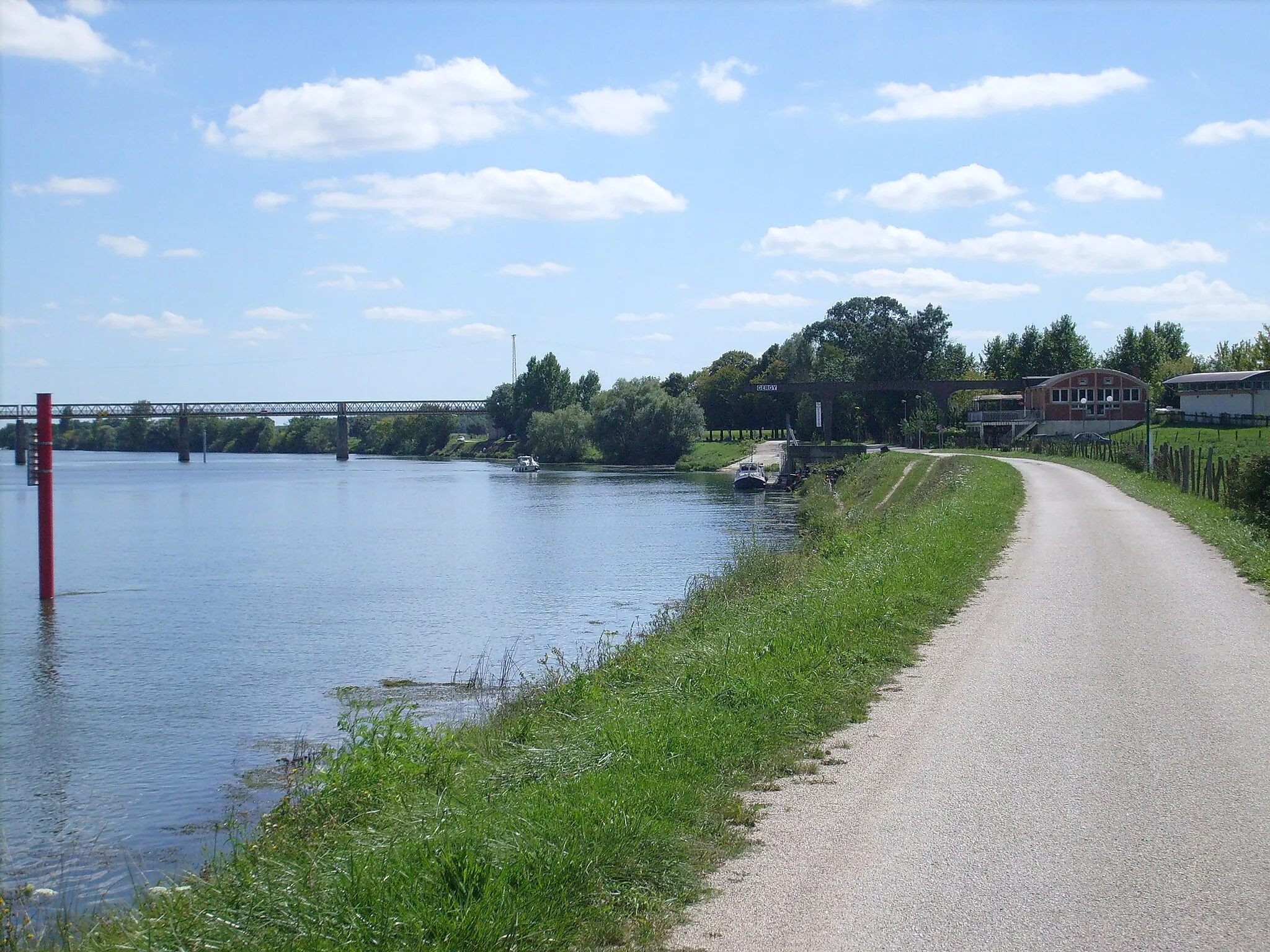 Photo showing: Vue depuis Raconnay du Pont Boucicaut et du Fil de L'Eau à Gergy (71)