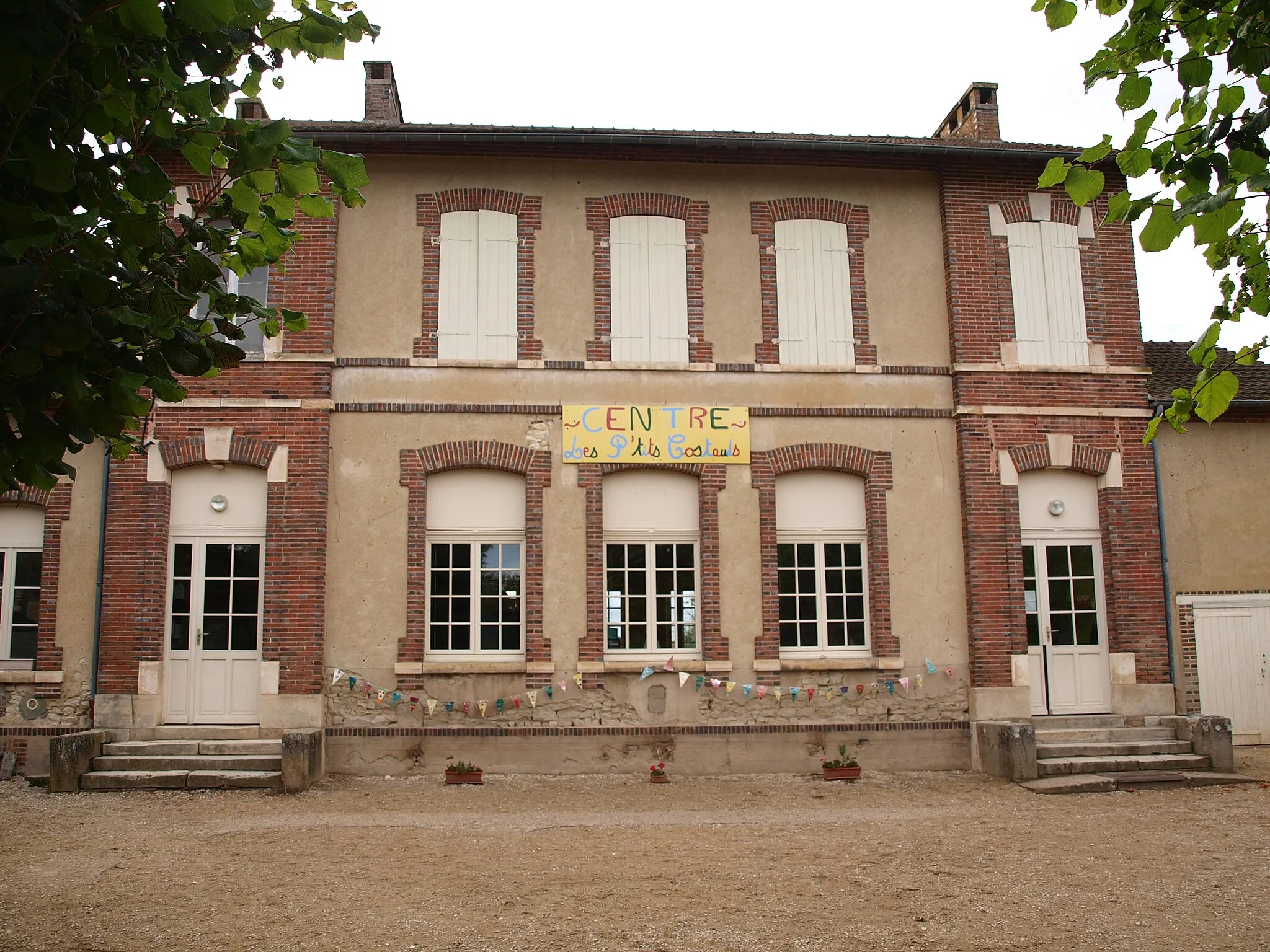 Photo showing: Poilly-sur-Tholon (Yonne, France) ; hameau de Bleury ; centre d'enfants