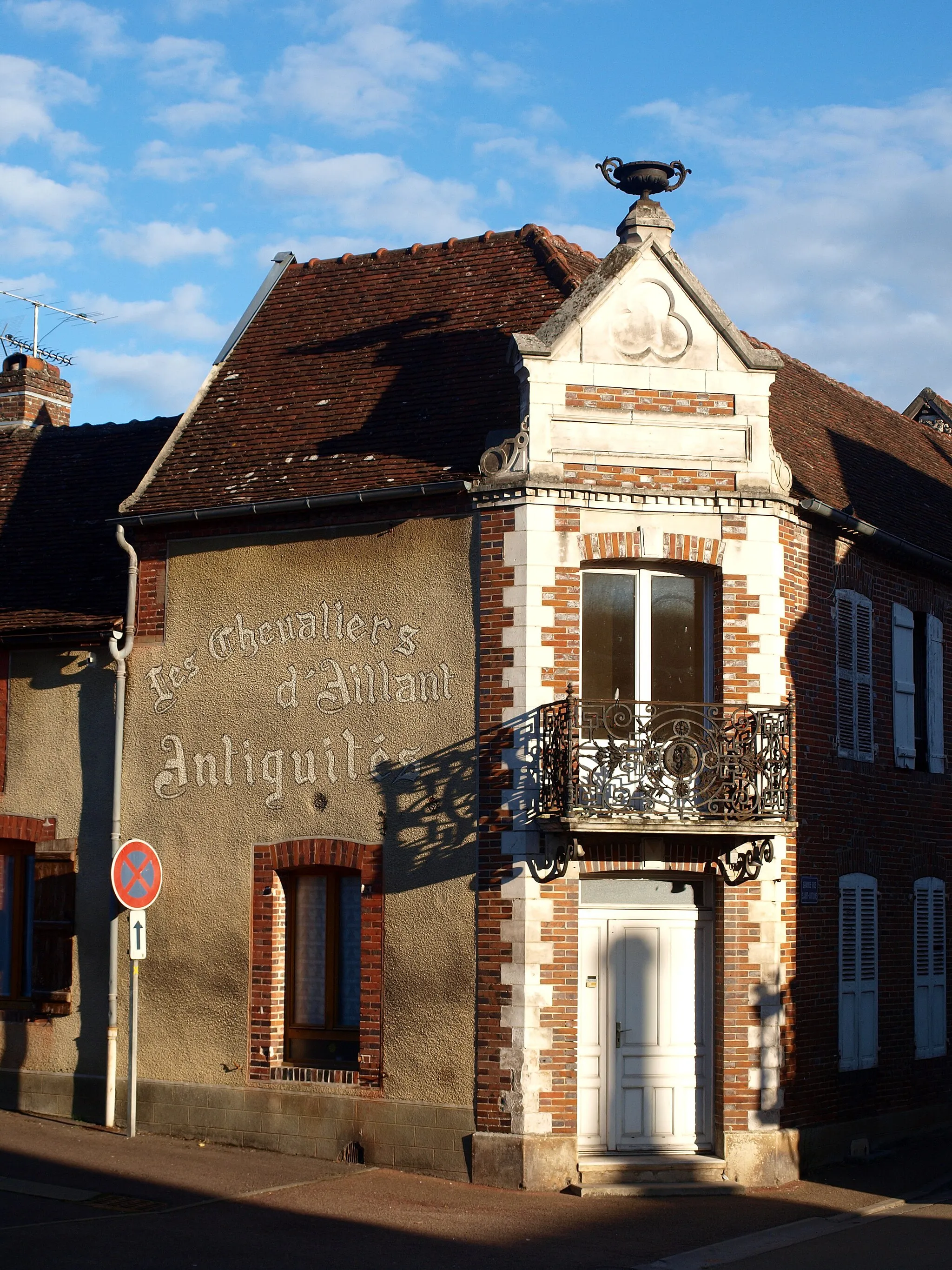 Photo showing: Aillant-sur-Tholon (Yonne, France) ;