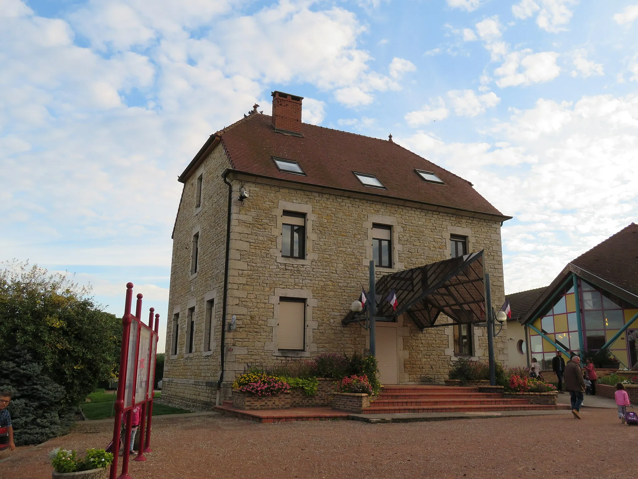 Photo showing: Mairie de Commenailles, dans le département du Jura.