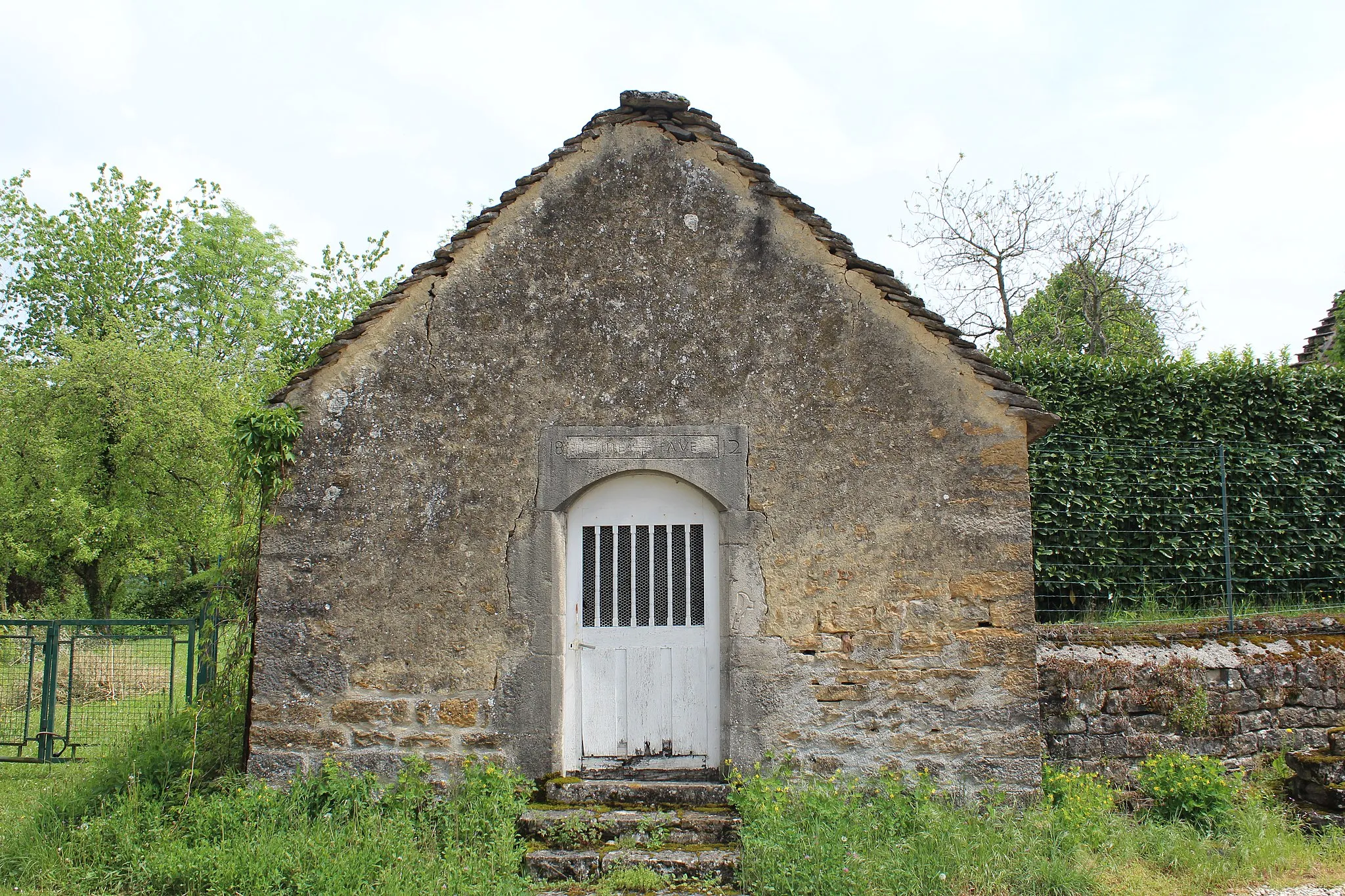 Photo showing: Chapelle de la Sainte-Trinité-et-du-Saint-Esprit du Louverot.