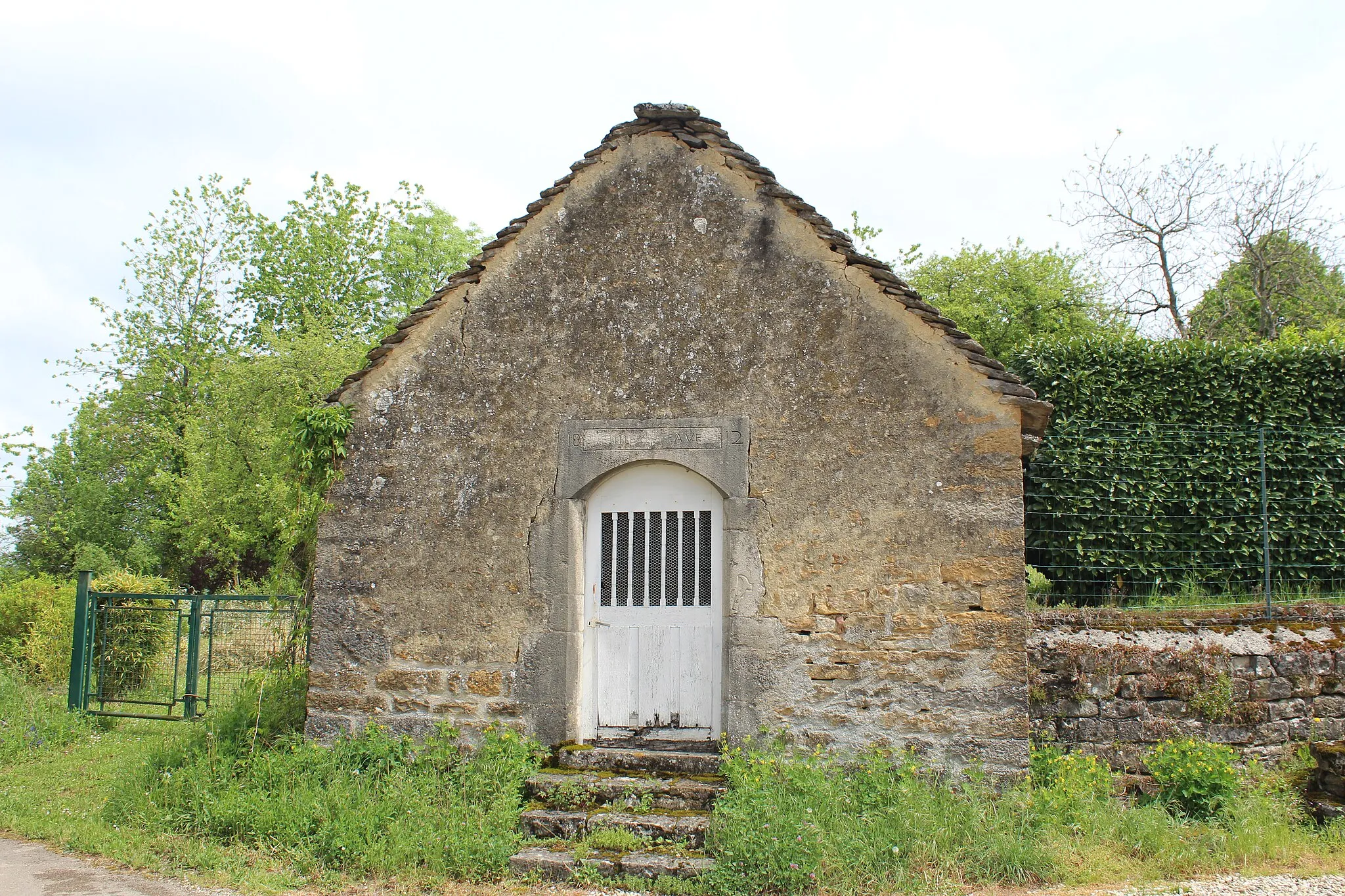 Photo showing: Chapelle de la Sainte-Trinité-et-du-Saint-Esprit du Louverot.