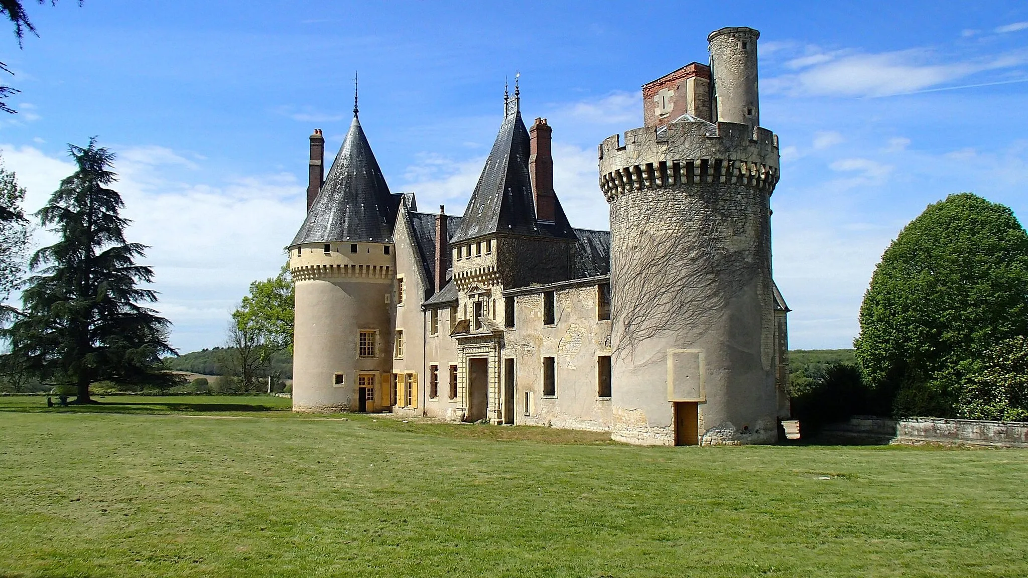 Photo showing: photo prise le 30 avril 2017 à 11h26, lors d'une réunion de famille : mes ancêtres ont en effet été propriétaires du château, racheté depuis par Matthieu et Françoise Joulie, qui l'ont remarquablement remis en état et en valeur (voir https://www.chateaudesbordes.net), et qui avaient bien voulu nous accueillir ce jour-là.