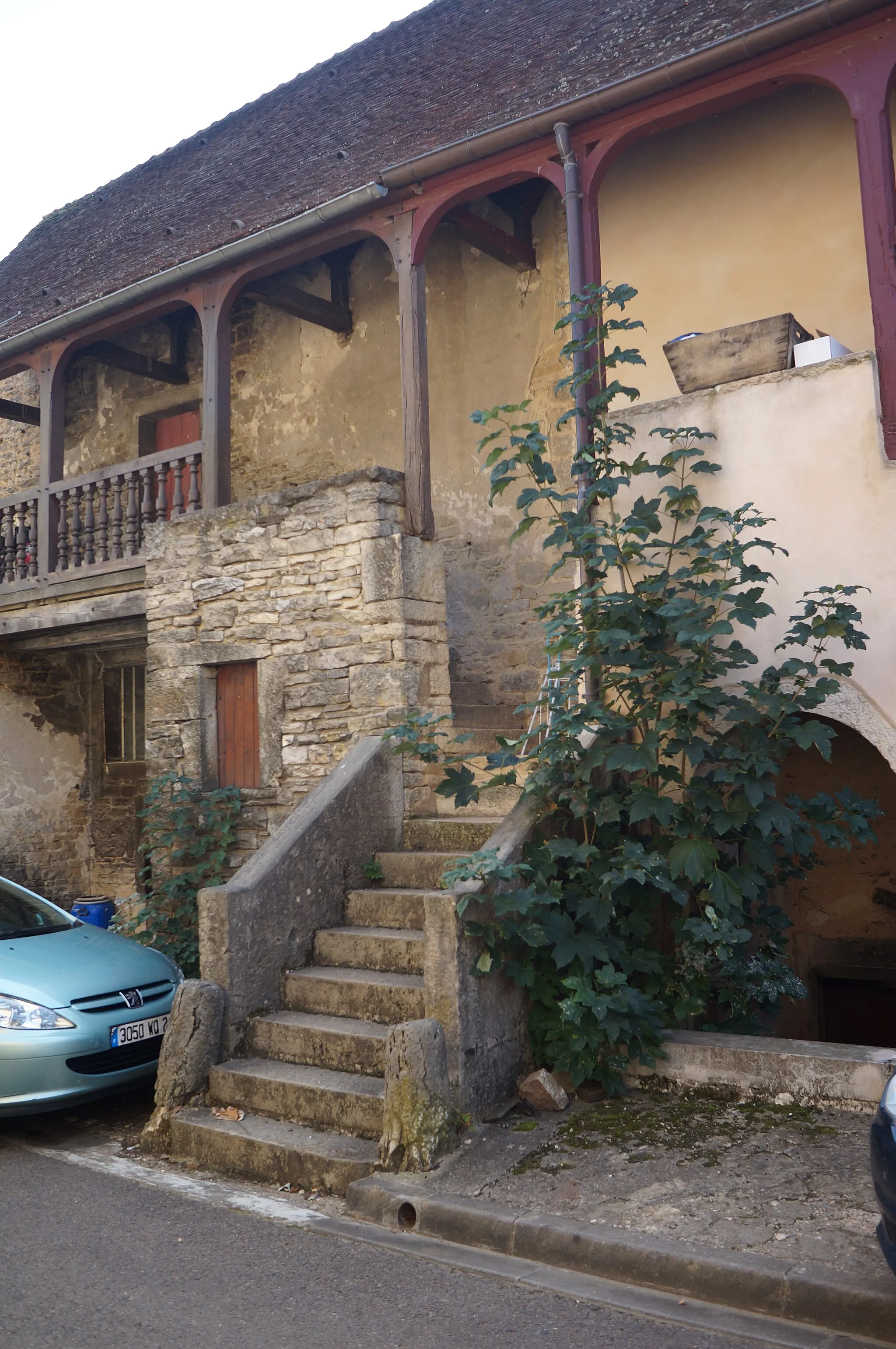 Photo showing: Maison dite Romane, rue Sainte-Barbe, datant du xvie siècle à Vosne-Romanée.- Côte-d%27Or Bourgogne-Franche-Comté.- France