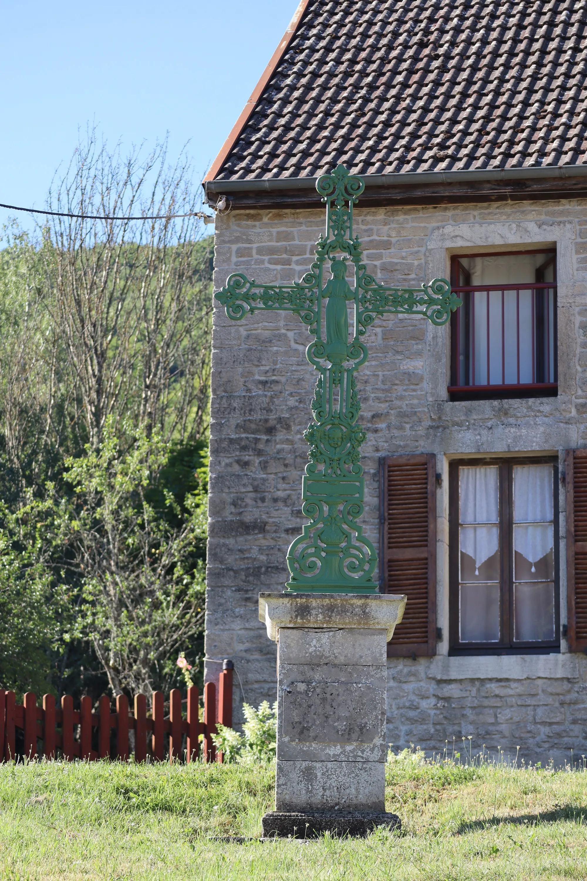 Photo showing: Croix du hameau de Jaugey à Barbirey-sur-Ouche (Côte-d'Or).