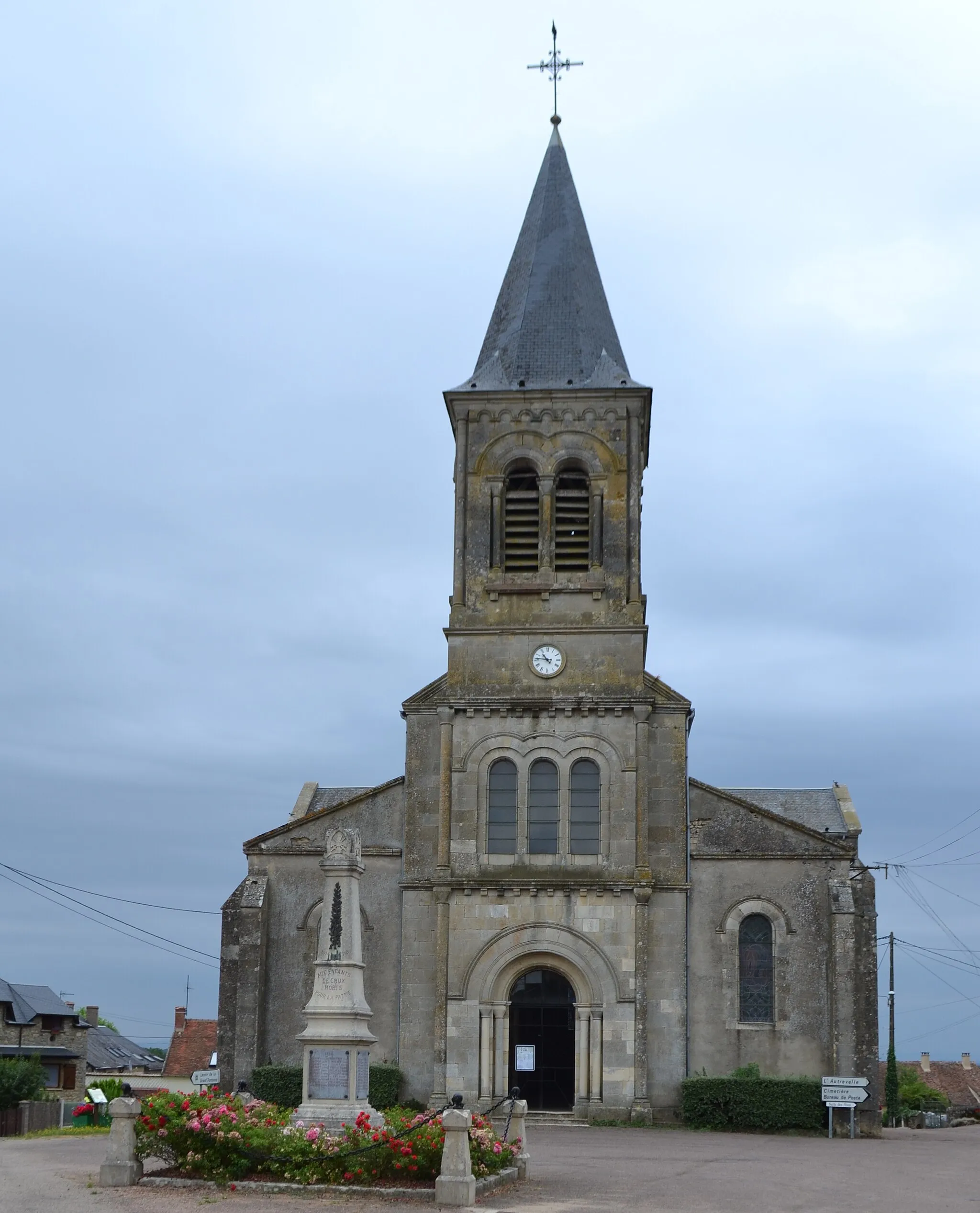 Photo showing: Eglise de Crux-la-Ville (Nièvre).