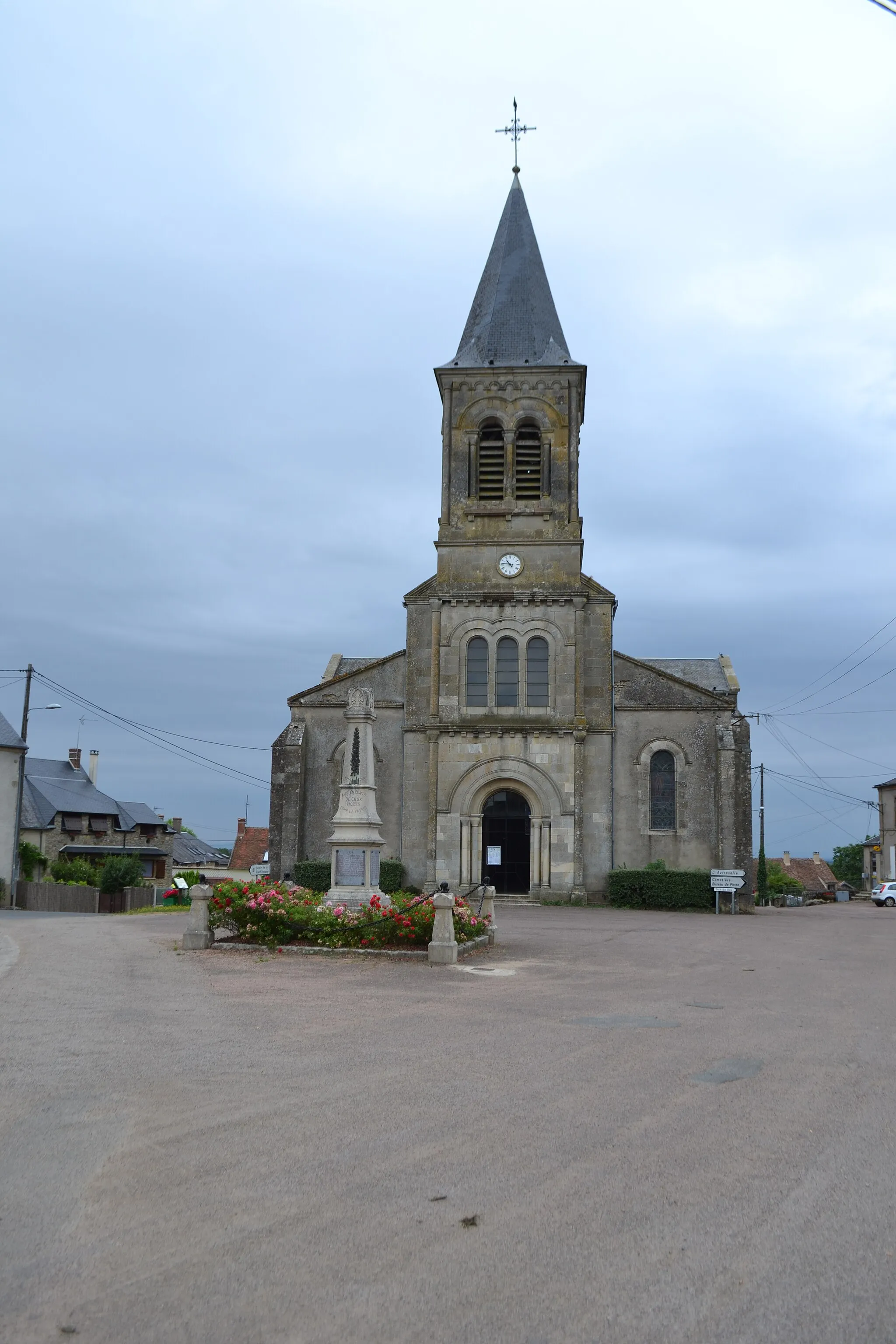 Photo showing: Eglise de Crux-la-Ville (Nièvre).