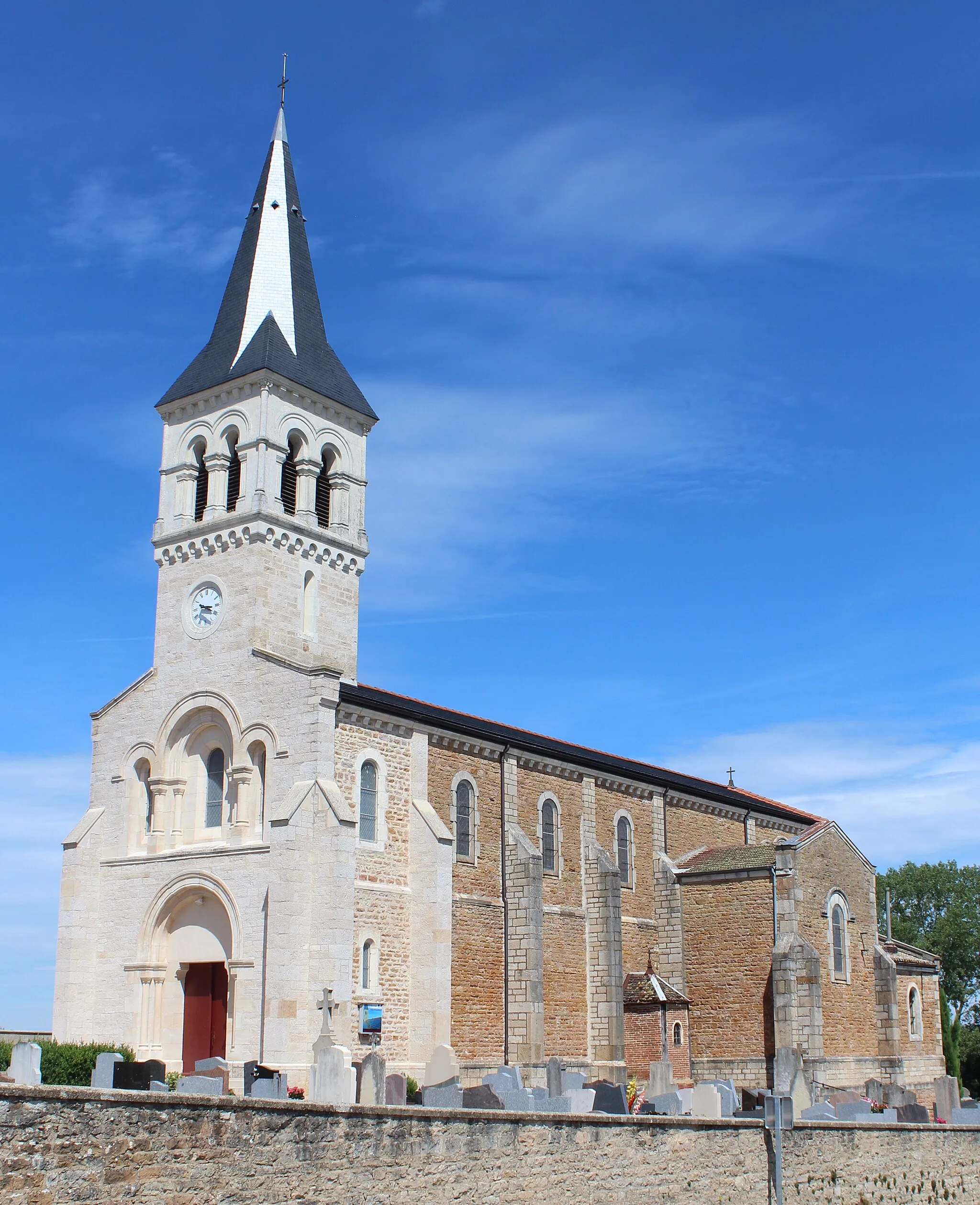 Photo showing: Église Saint-Denis de Cruzilles-lès-Mépillat.