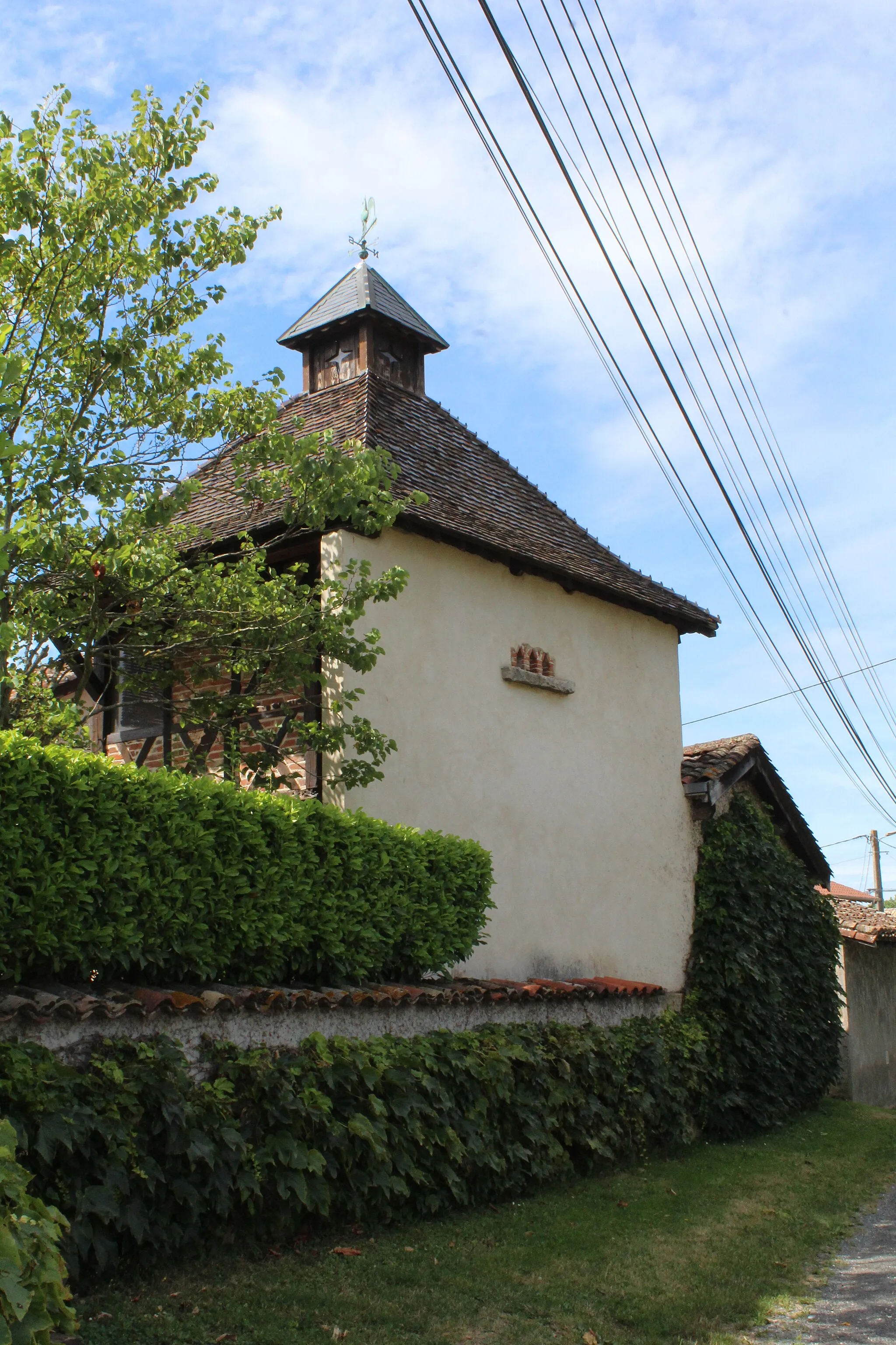 Photo showing: Pigeonnier au hameau de Boissey à Cruzilles-lès-Mépillat.