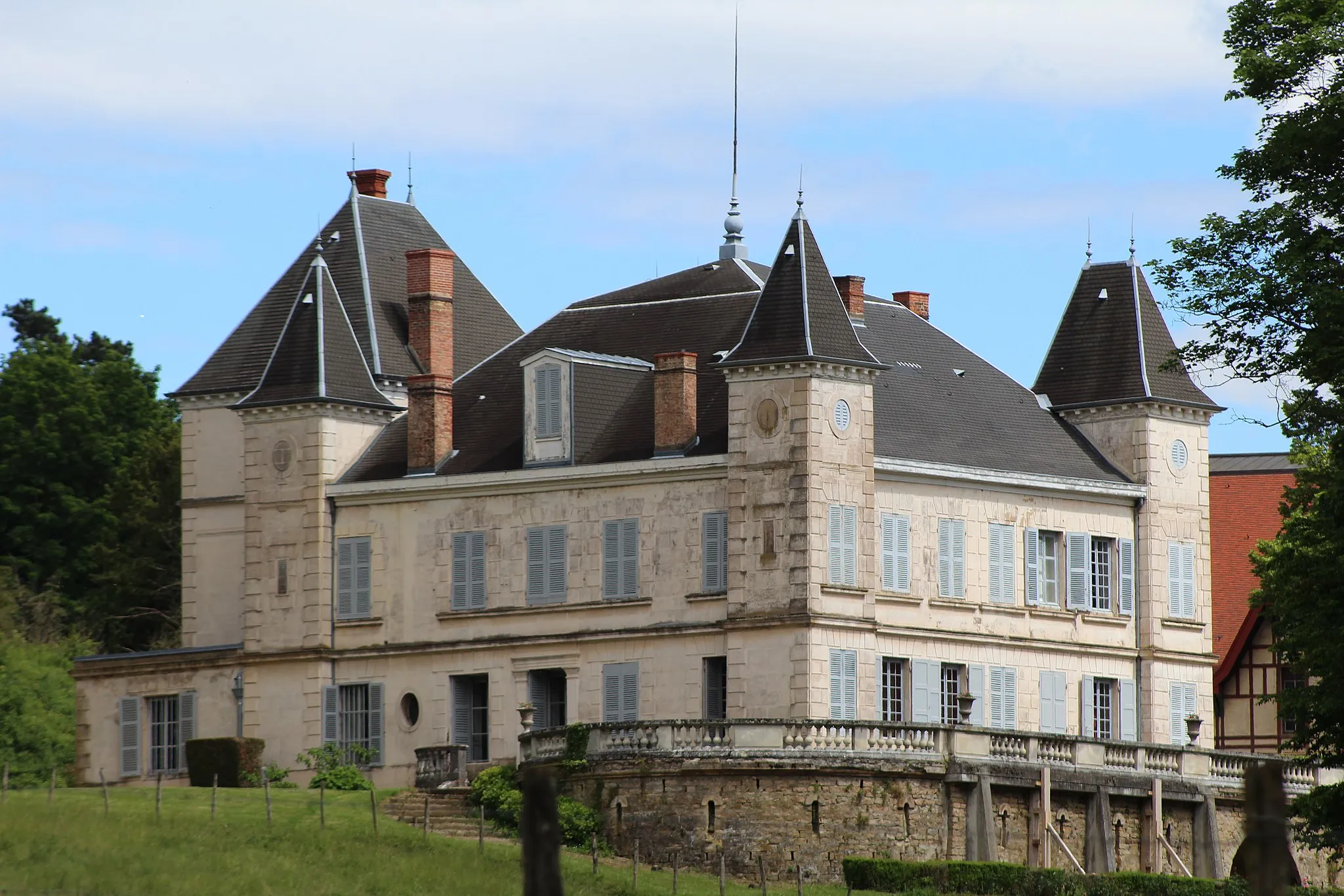 Photo showing: Château de Beaumont, Saint-Étienne-sur-Chalaronne.