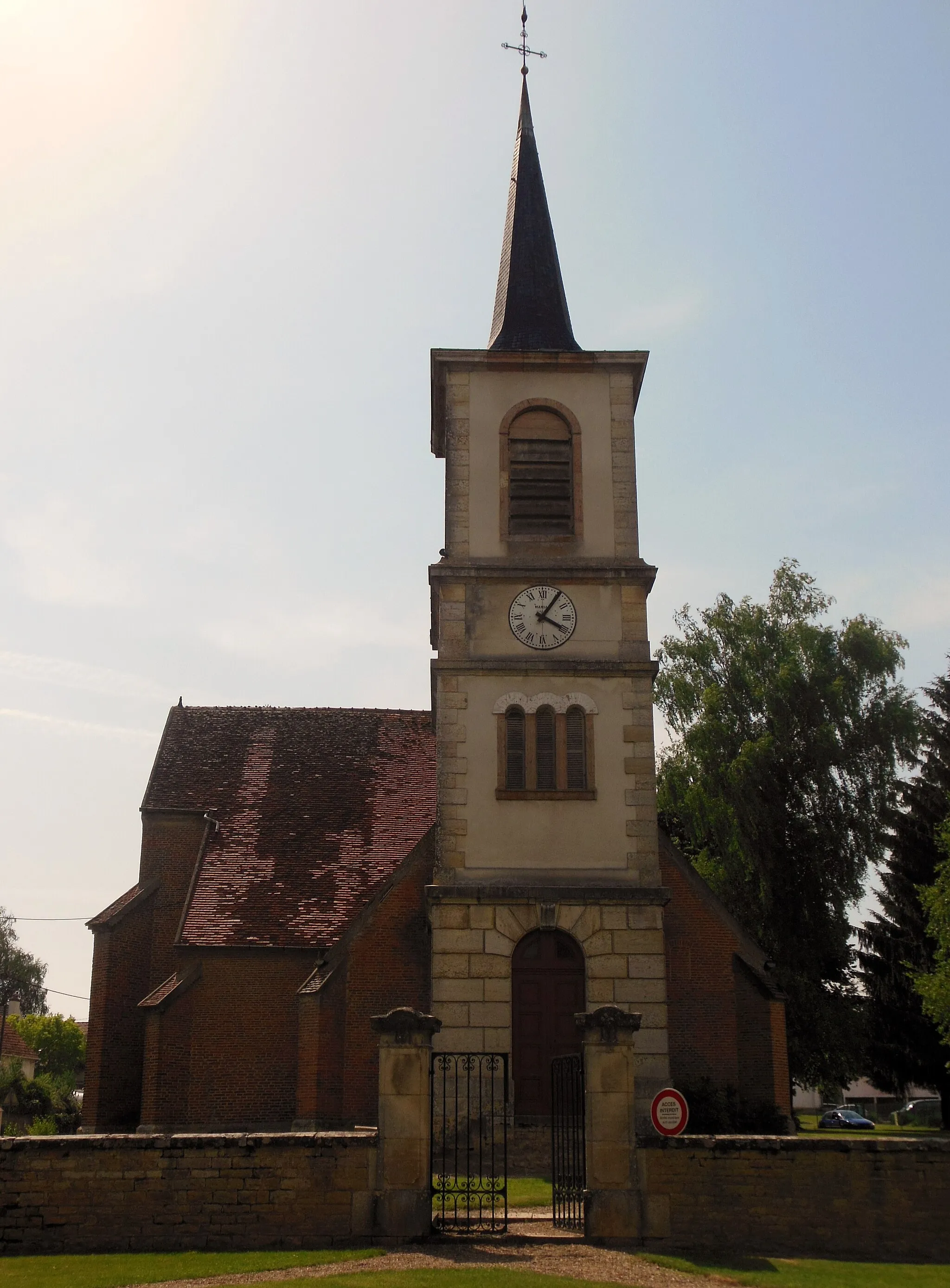 Photo showing: Clocher de l'église Saint-Michel, Rue de l'Eglise, à Villers-les-Pots (21).