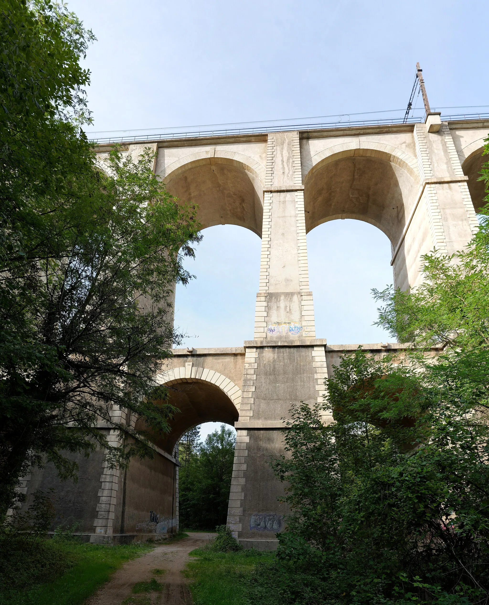 Photo showing: This building is indexed in the base Mérimée, a database of architectural heritage maintained by the French Ministry of Culture, under the reference PA00112462 .