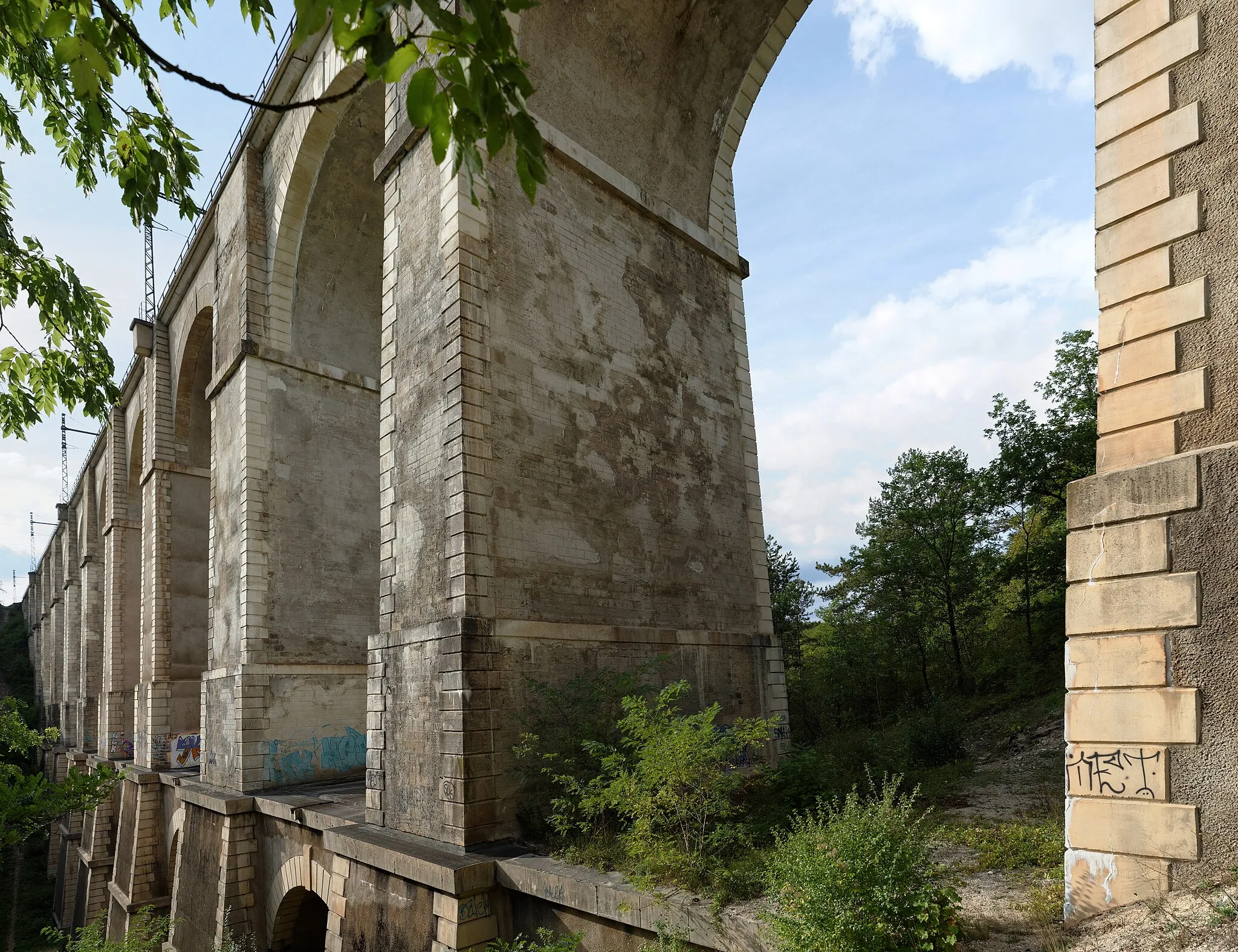 Photo showing: This building is indexed in the base Mérimée, a database of architectural heritage maintained by the French Ministry of Culture, under the reference PA00112462 .