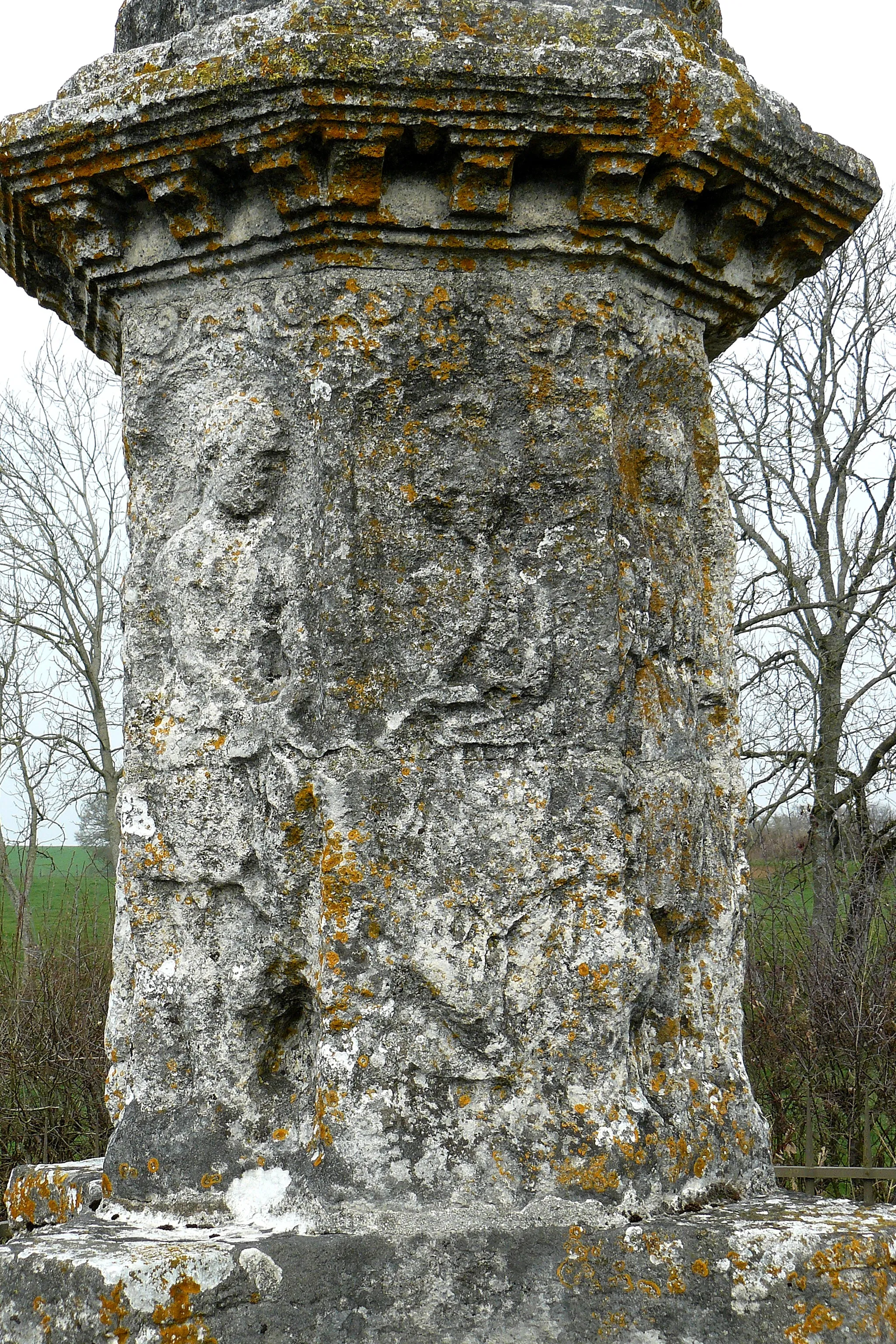 Photo showing: La colonne romaine de Cussy-la-Colonne (Côte-d'Or, France)