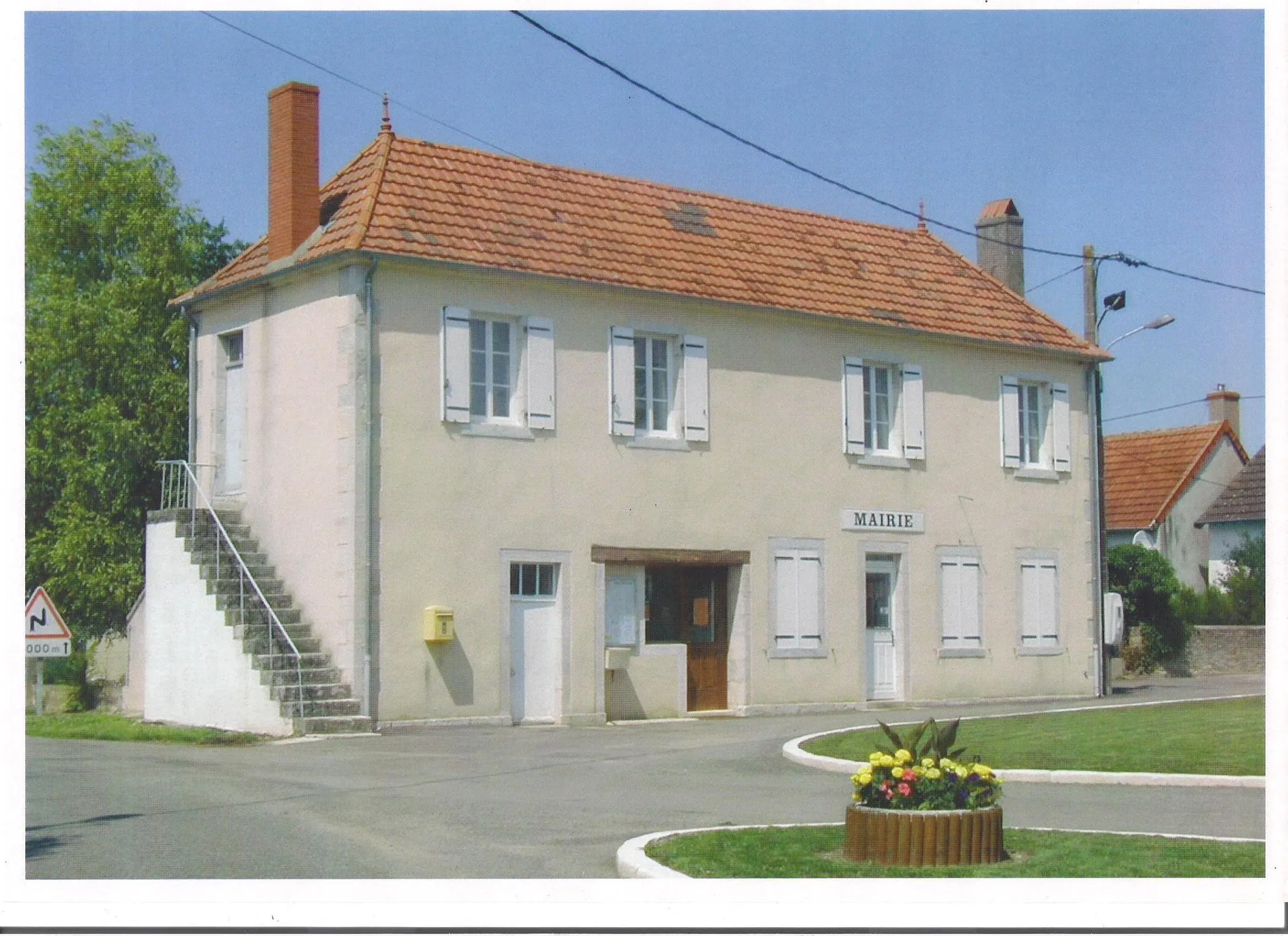 Photo showing: MAIRIE DE ST AIGNAN DES NOYERS