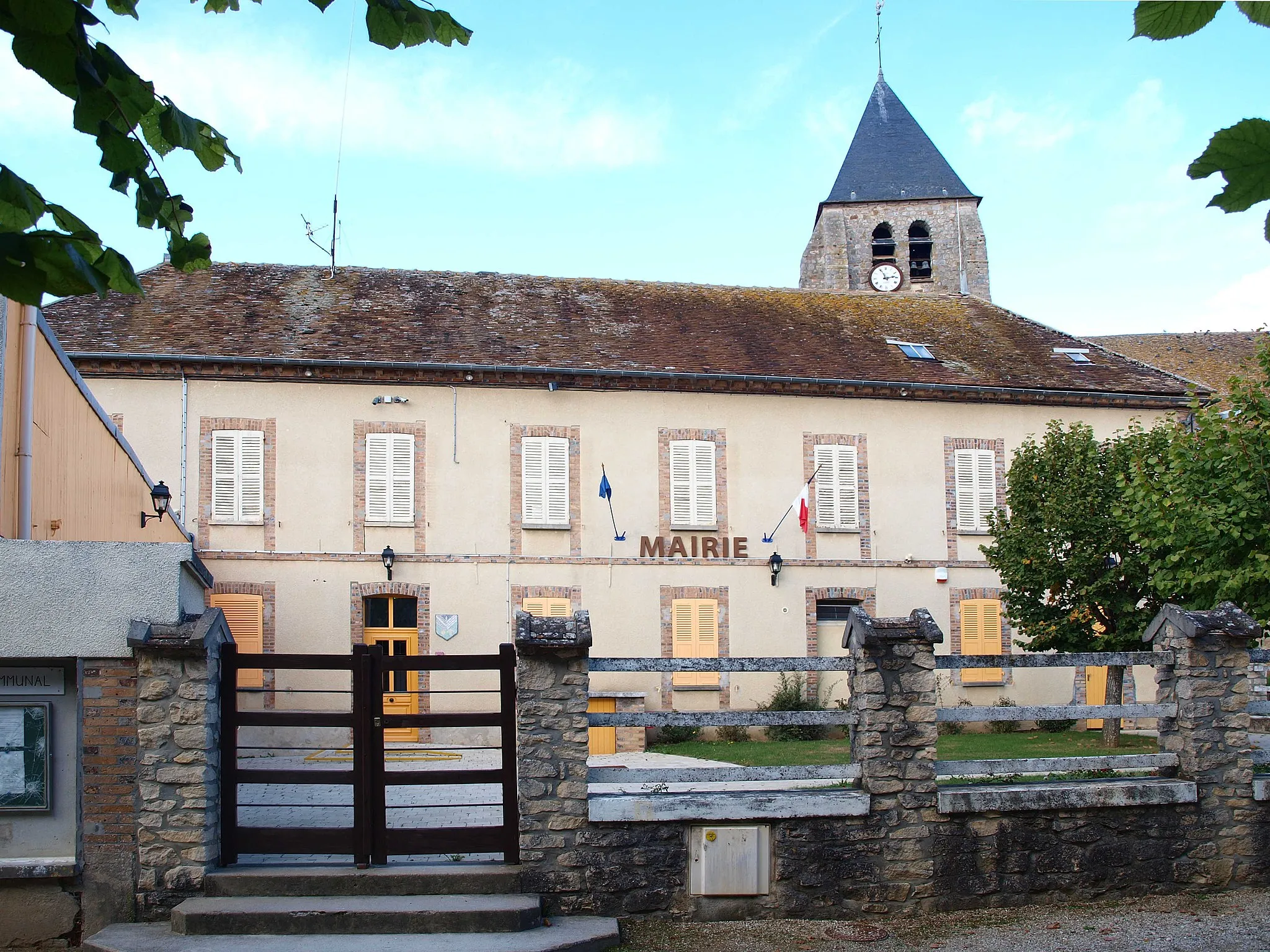 Photo showing: Michery (Yonne, France) ; la mairie.