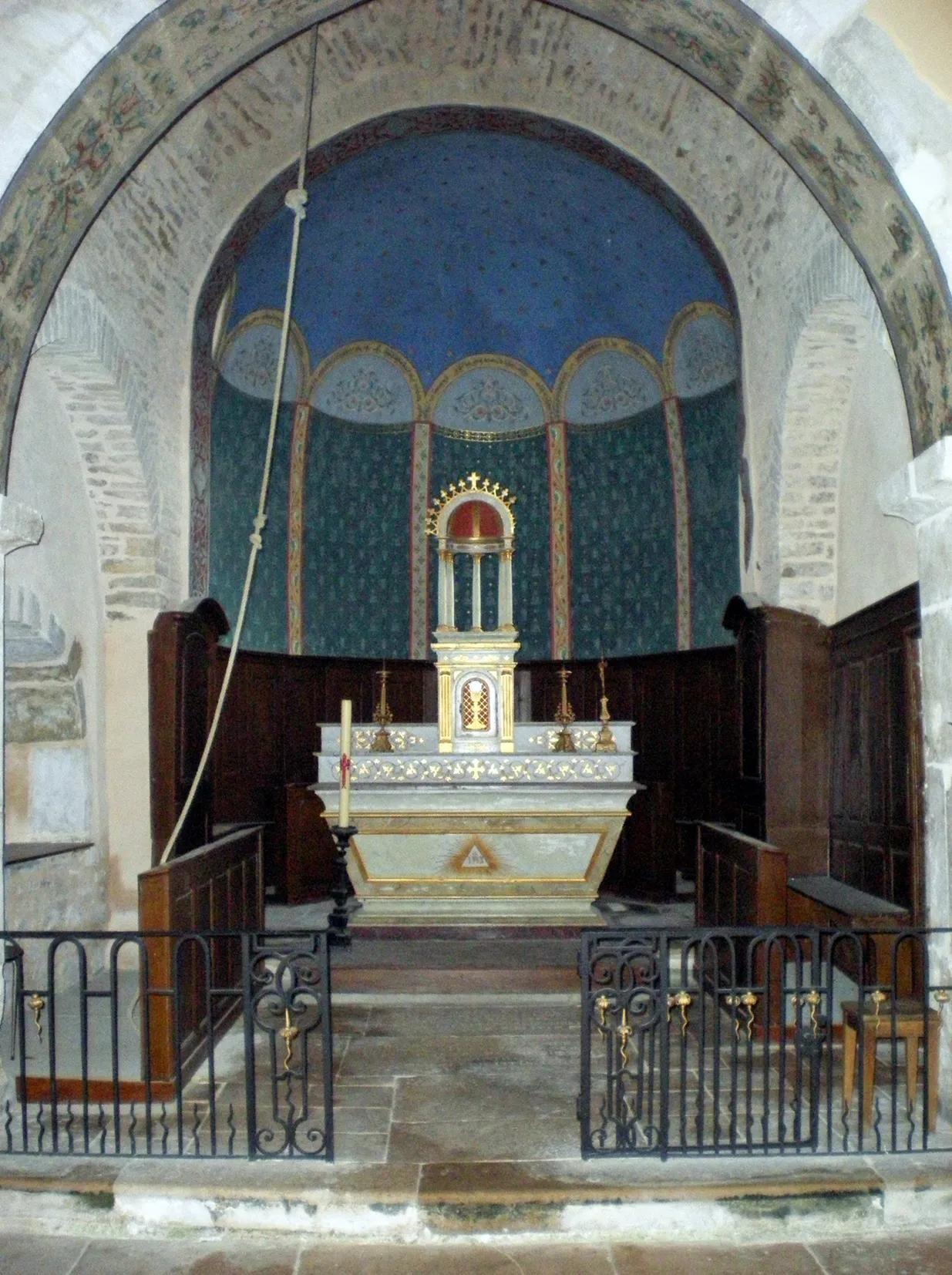 Photo showing: Le chœur de l'église Saint-Pierre de Cruzille.