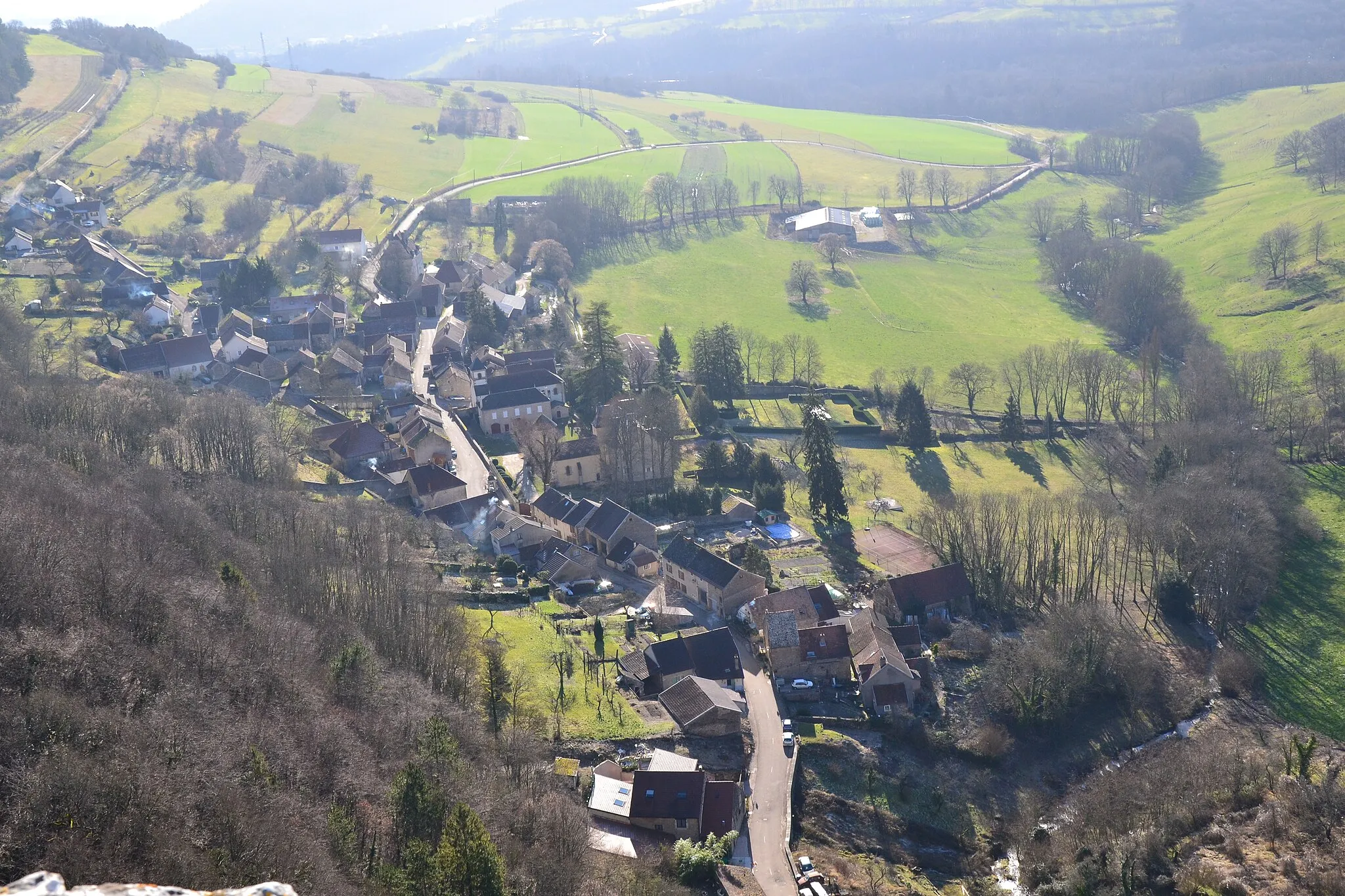 Photo showing: Vue de la commune depuis les falaises