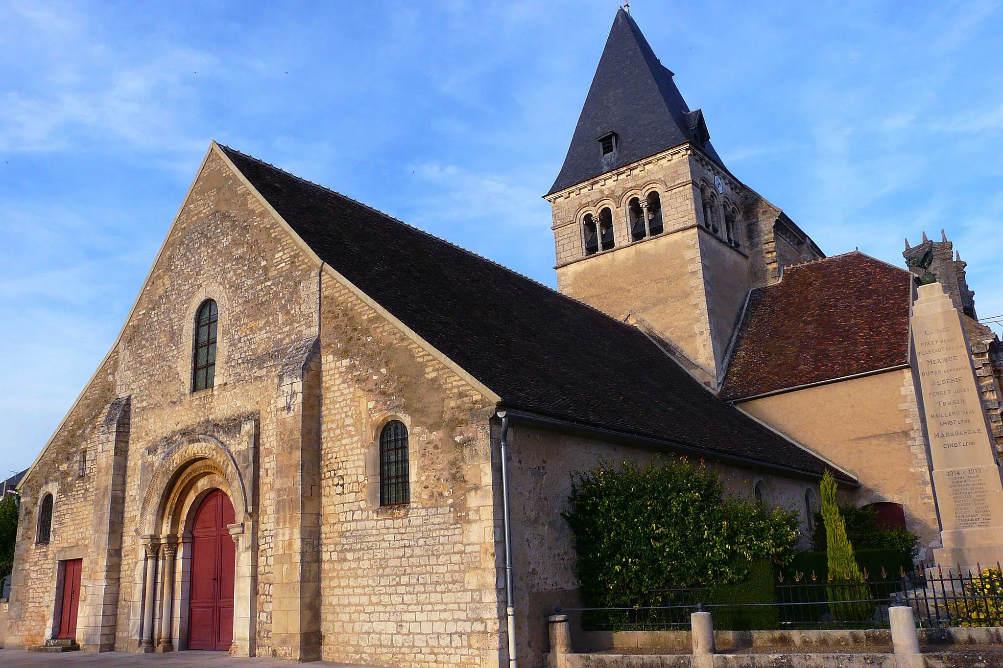 Photo showing: This building is indexed in the base Mérimée, a database of architectural heritage maintained by the French Ministry of Culture, under the reference PA00113731 .