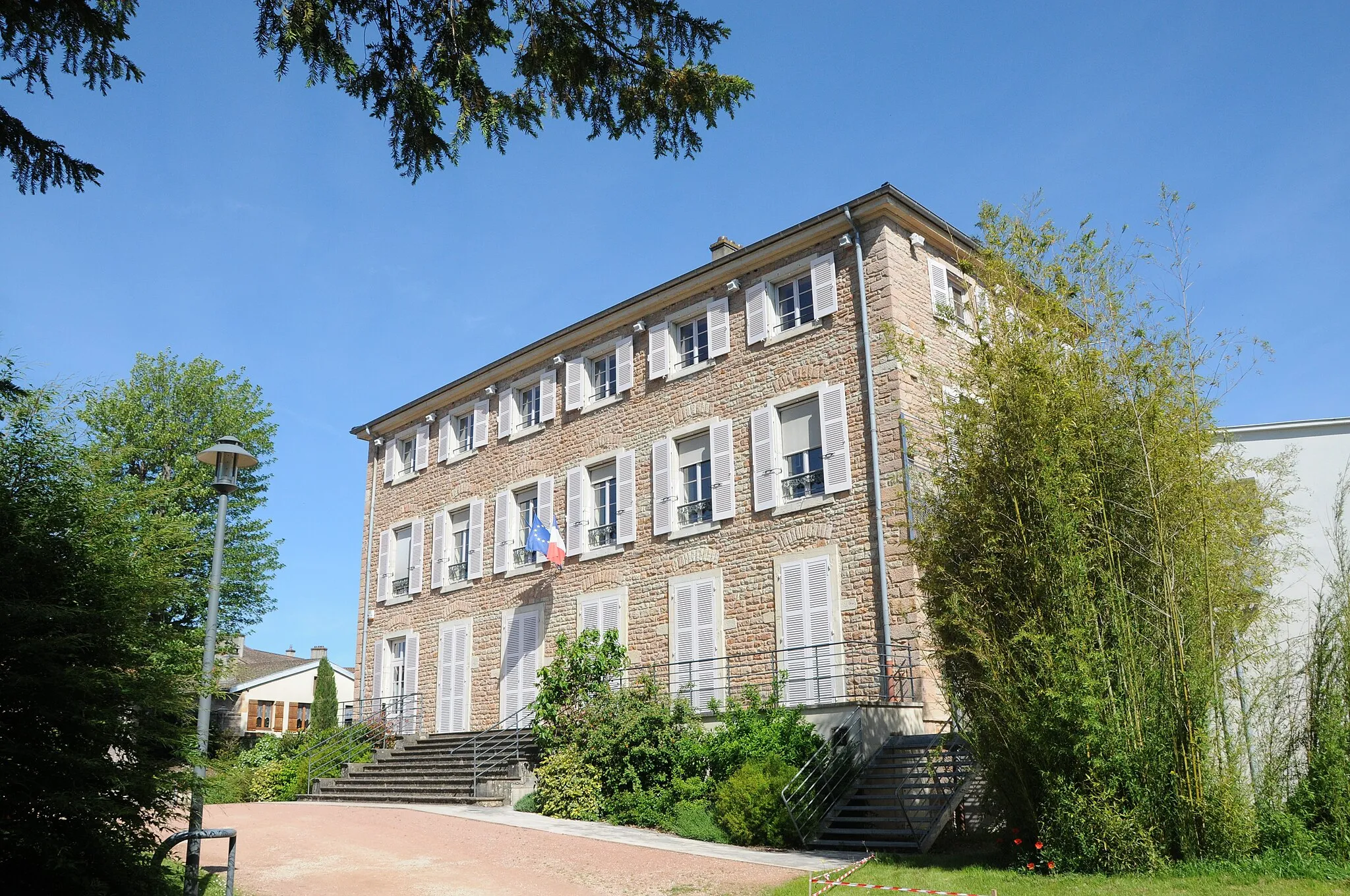 Photo showing: La mairie de Prissé