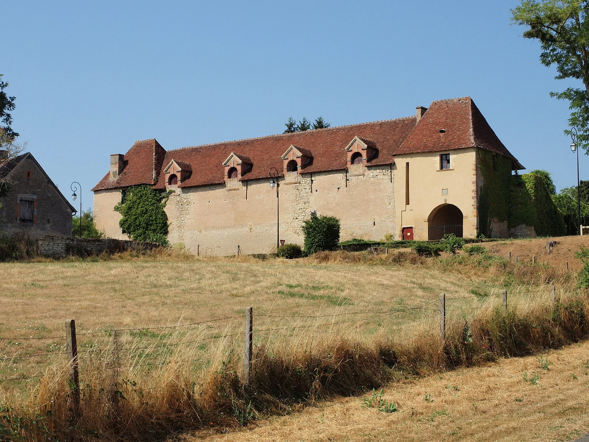 Photo showing: Château de Pouzy à Pouzy-Mésangy (Allier, France)