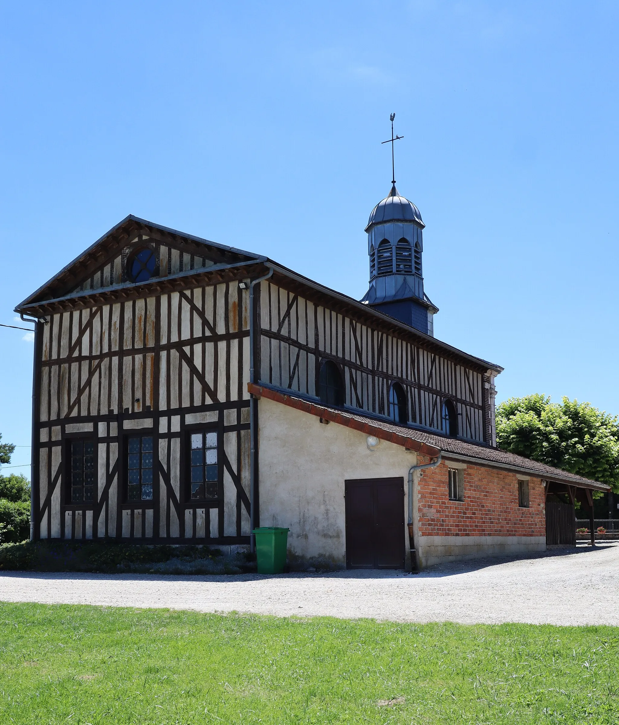 Photo showing: Église Notre-Dame de la Nativité à Fays-la-Chapelle (Aube).