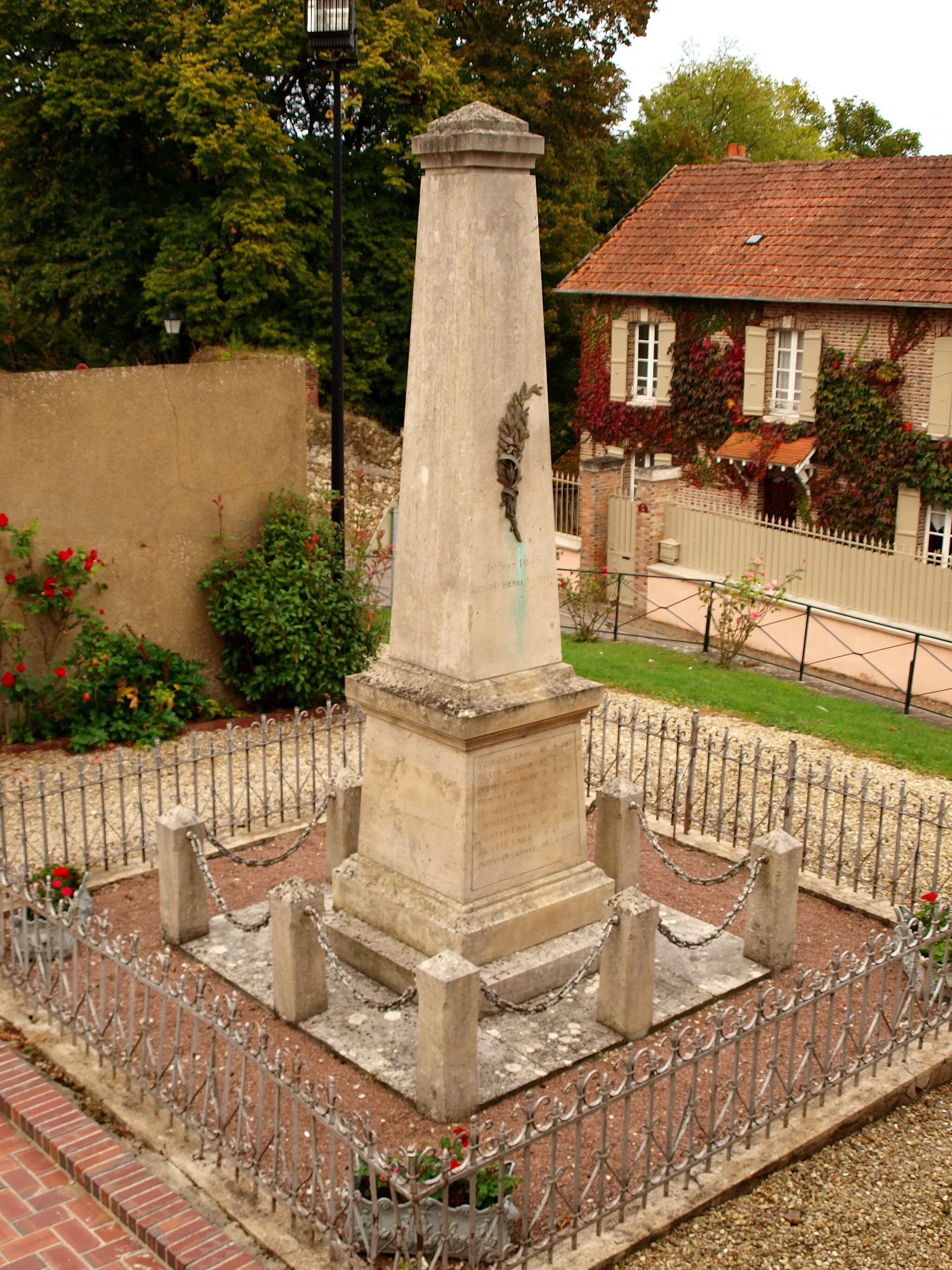 Photo showing: Précy-sur-Vrin (Yonne, France) ; monument aux morts