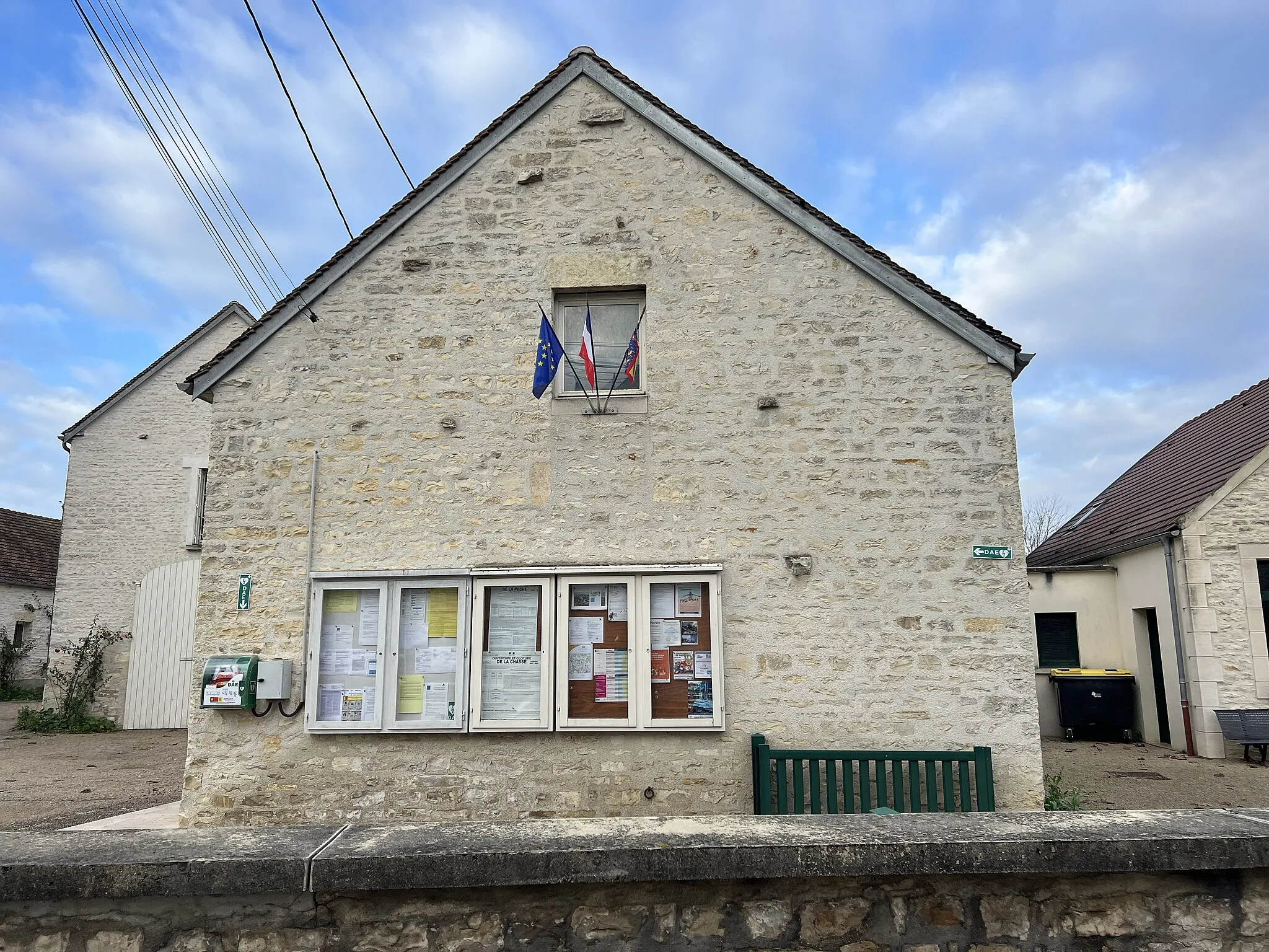 Photo showing: Mairie de Sainte-Vertu.