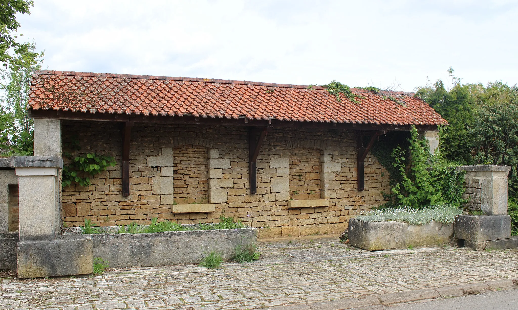 Photo showing: Vieux lavoir