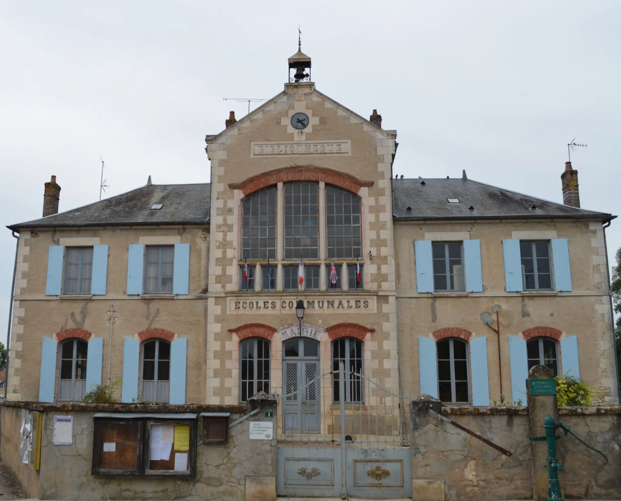 Photo showing: Mairie de Surgy