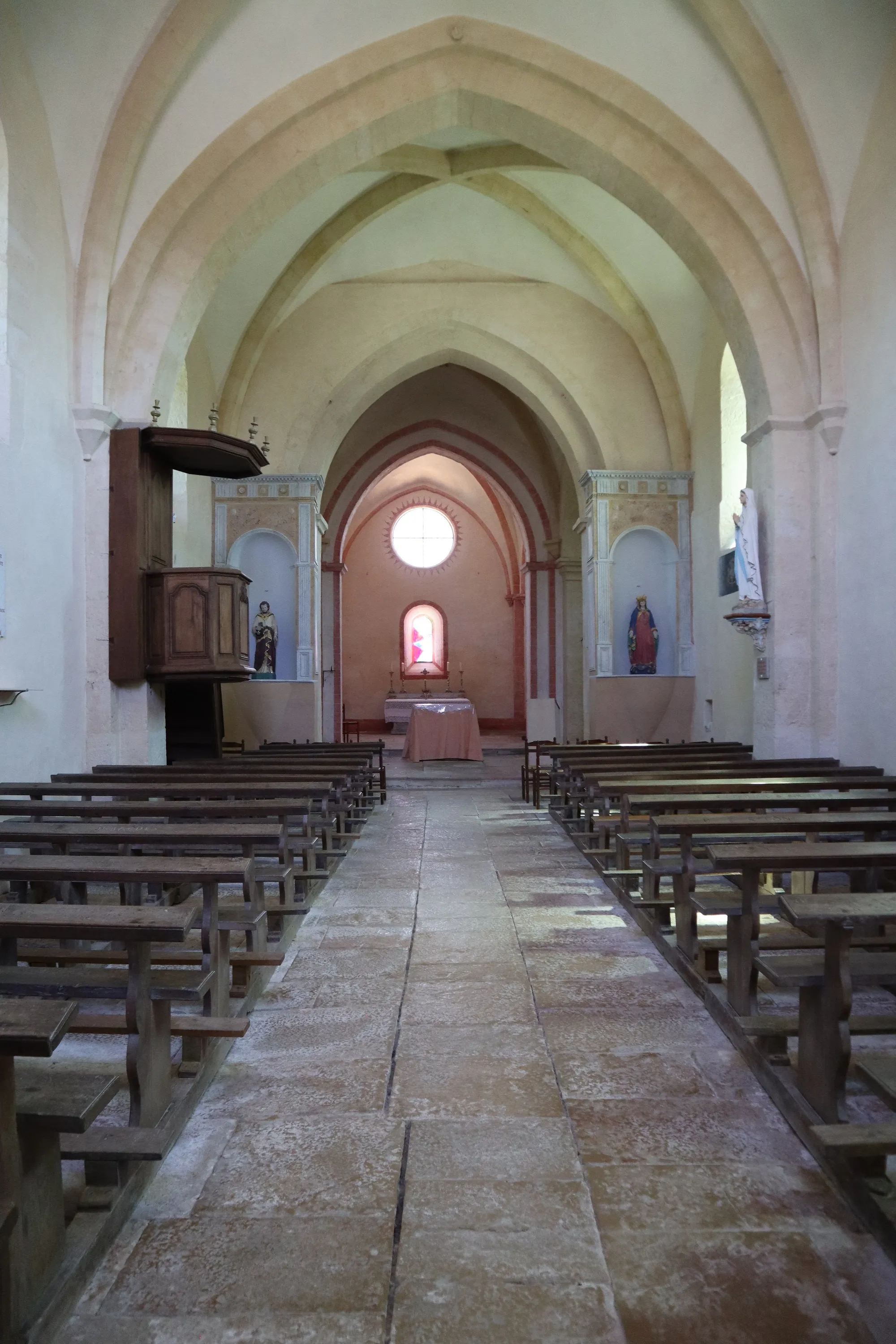 Photo showing: Intérieur de l'église Saint-Pierre à Gerland (Côte-d'Or).