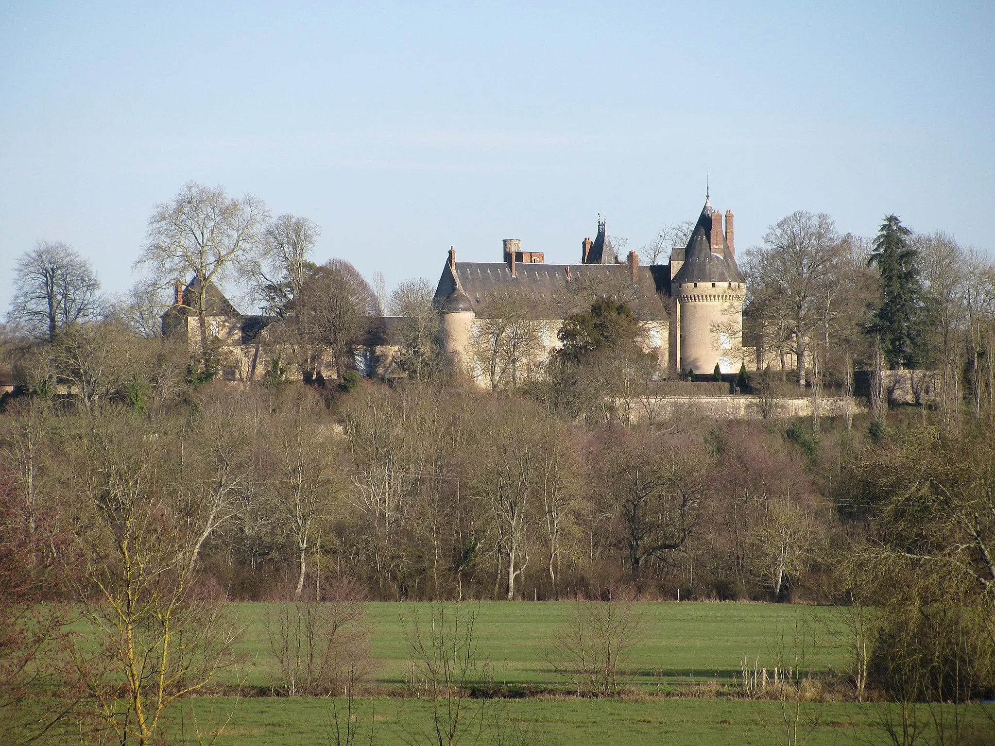 Photo showing: Le château des Bordes, depuis le bourg d'Urzy, Nièvre, France.