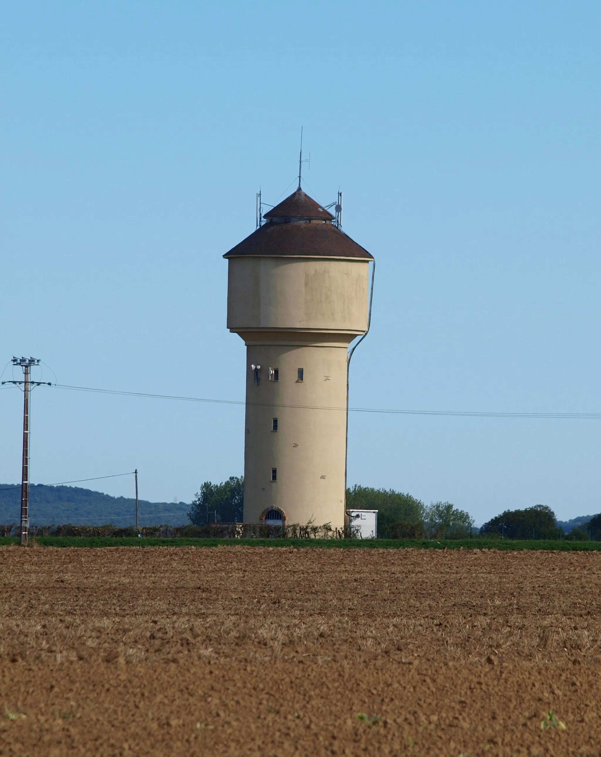 Photo showing: Meilly et Rouvres (Côte d'Or , France) ; château d'eau