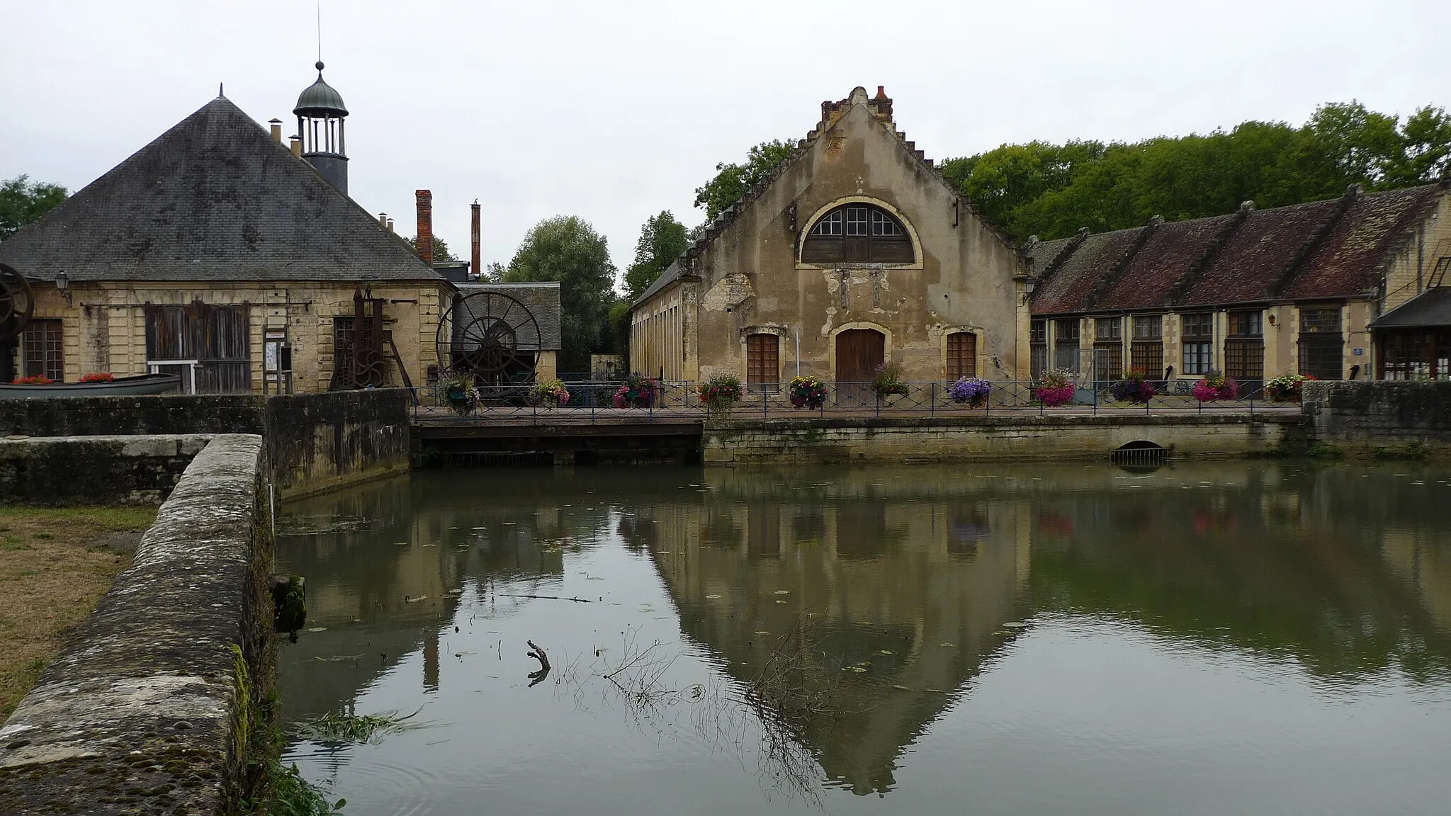 Photo showing: This building is indexed in the base Mérimée, a database of architectural heritage maintained by the French Ministry of Culture, under the reference PA00112901 .