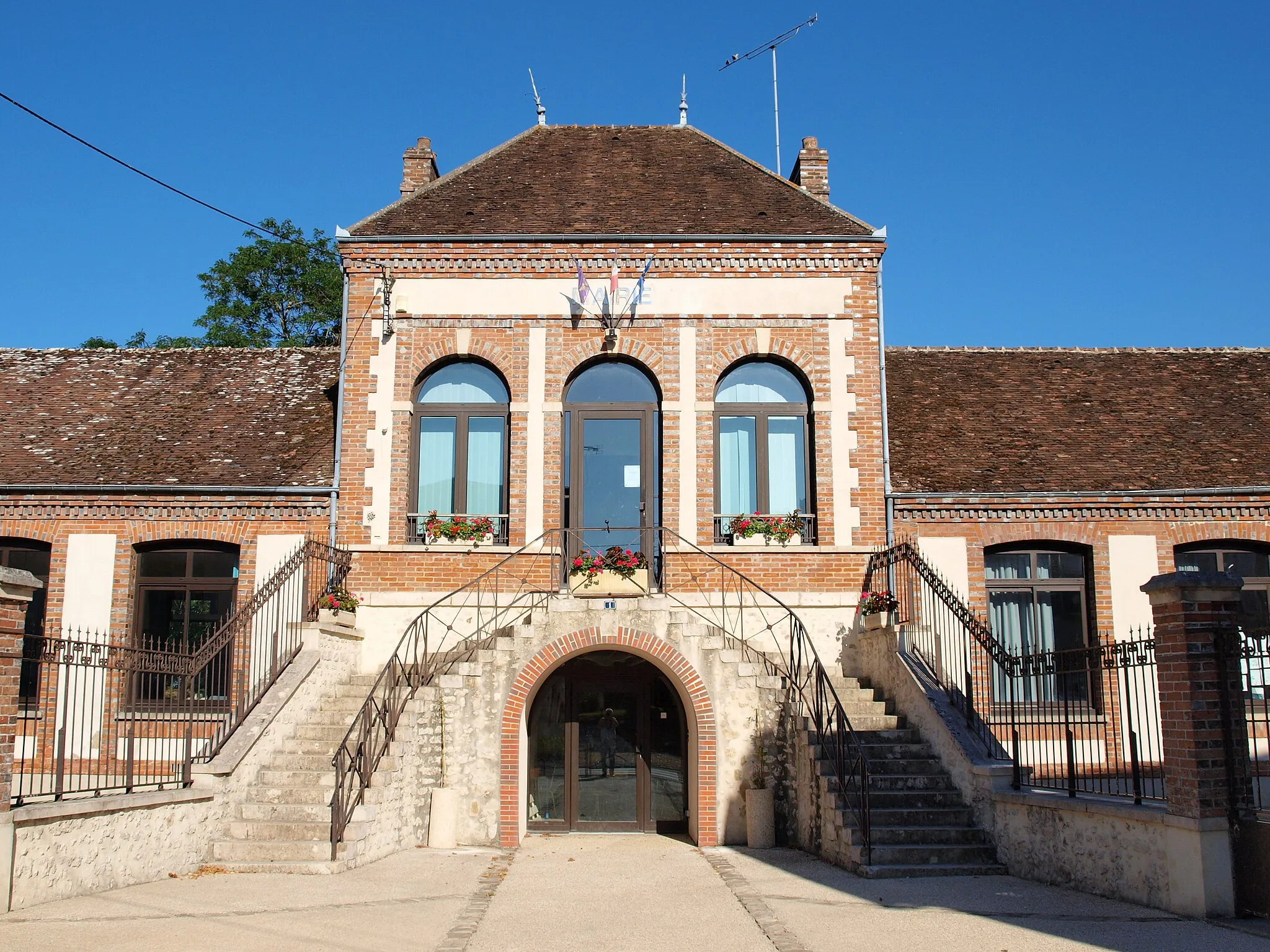 Photo showing: Mairie-école de Villebéon (Seine-et-Marne, France)