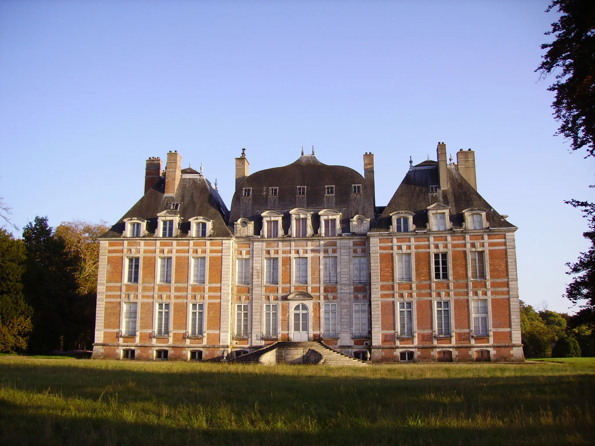 Photo showing: Château de Montalivet-Lagrange, façade nord. Cher, Centre, France.