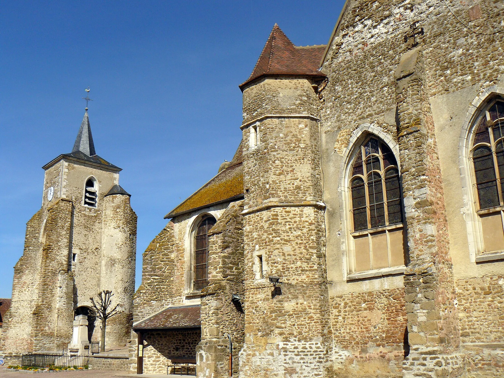 Photo showing: L'église d'Avrolles, aujourd'hui rattaché à Saint-Florentin (Yonne, France). XVe siècle.