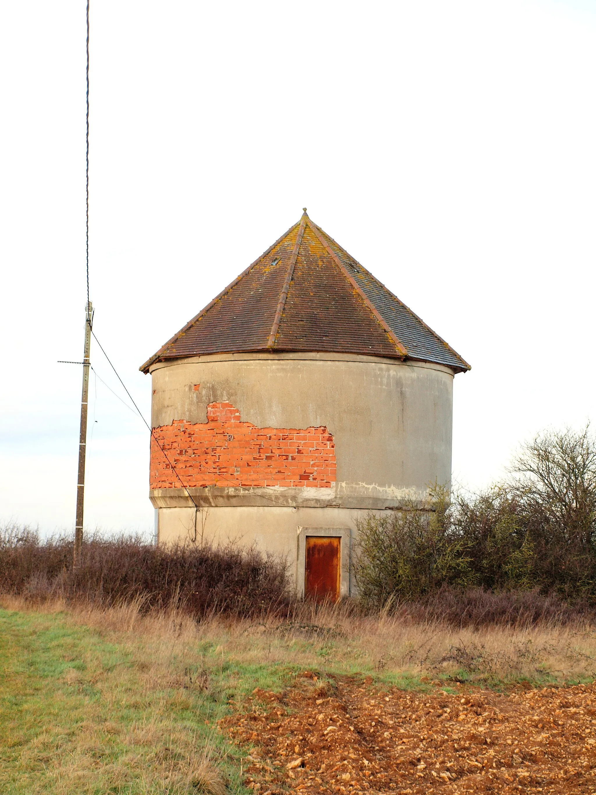 Photo showing: Andryes (Yonne, France)  ; hameau de Ferrières, château d'eau