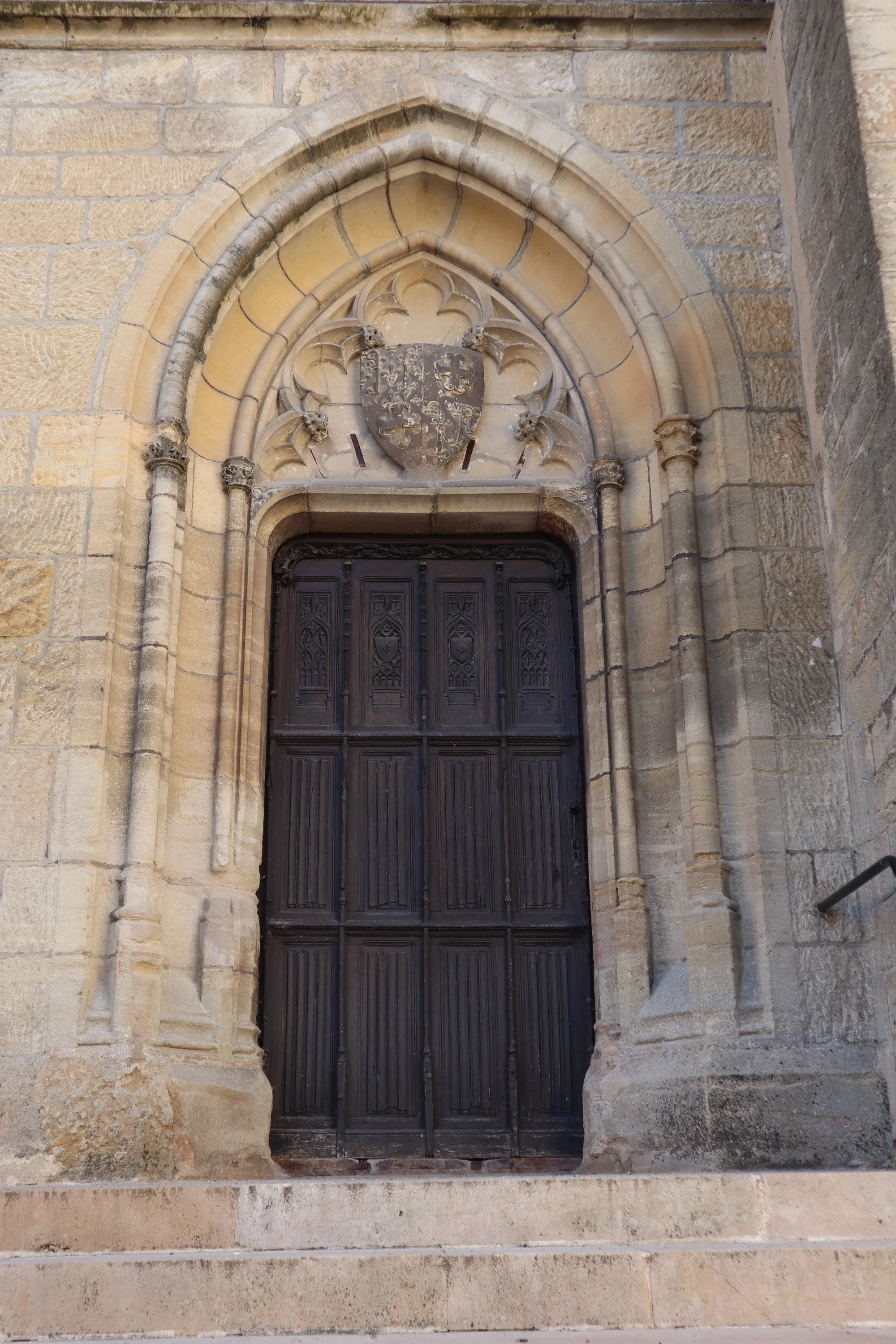 Photo showing: Façade occidentale de l'église Saint-Jean-Baptiste de Moulins-Engilbert (58).