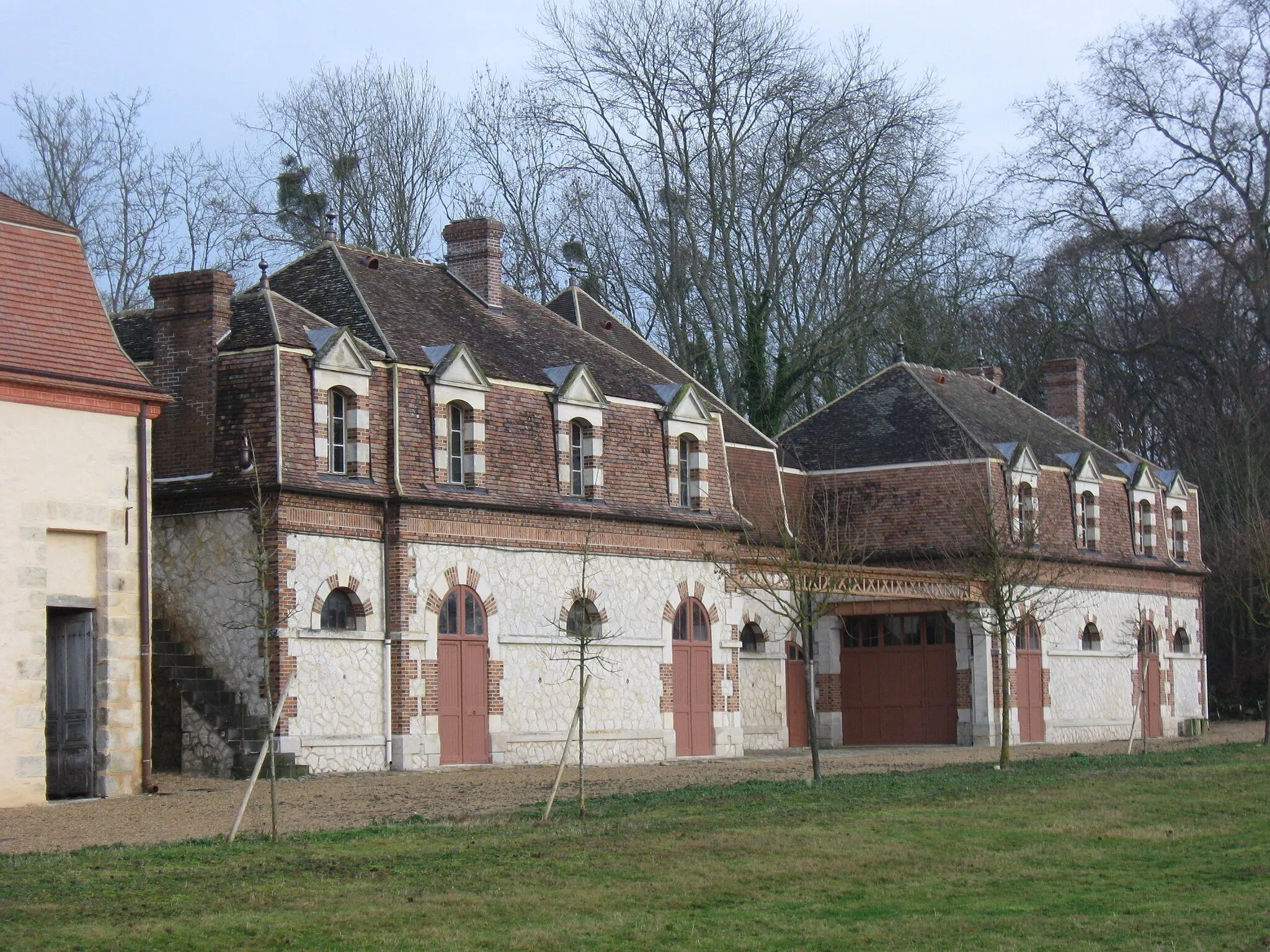 Photo showing: Château de Motteux : communs. (commune de Marolles-sur-Seine, Seine-et-Marne, région Île-de-France).
