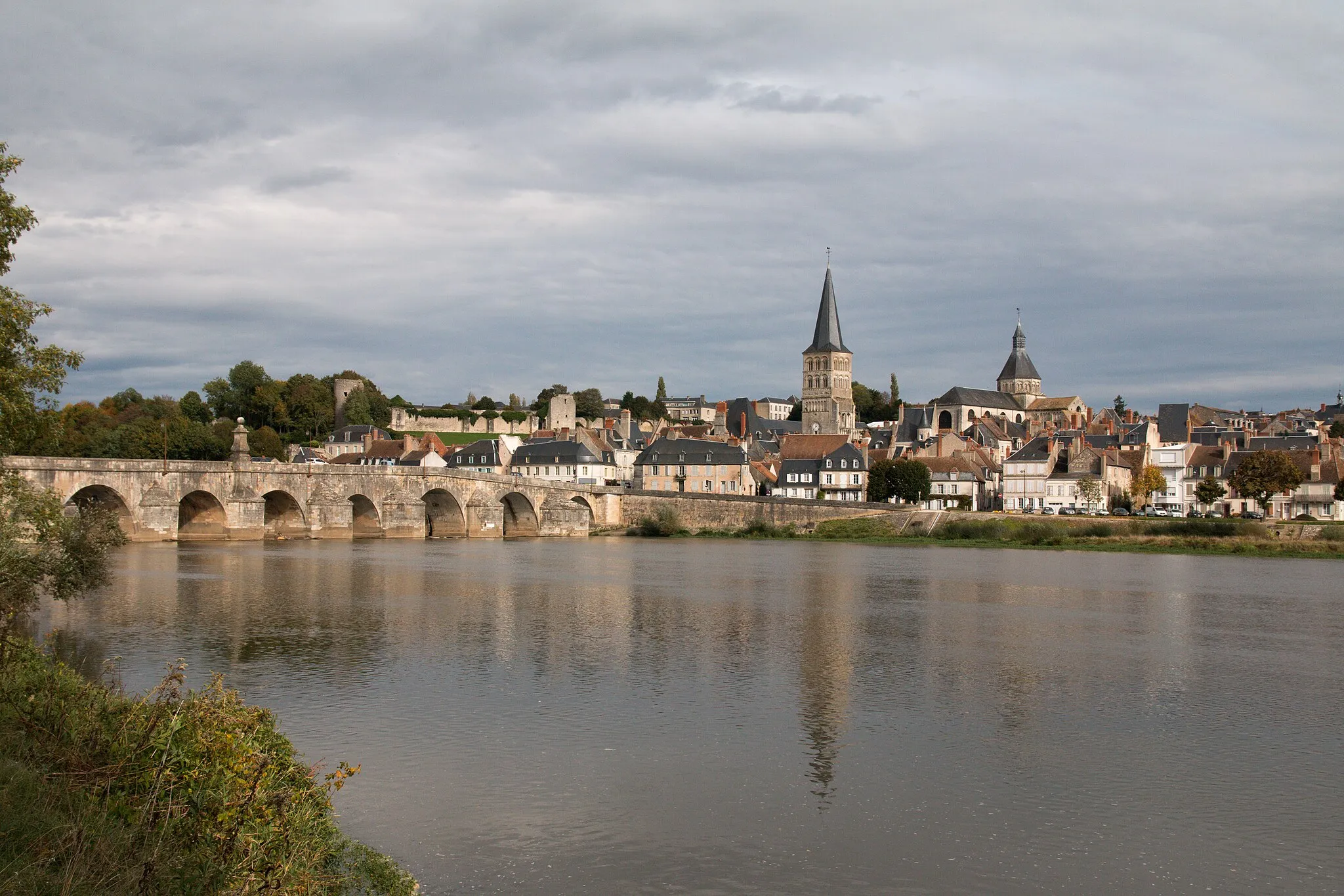 Photo showing: This building is classé au titre des monuments historiques de la France. It is indexed in the base Mérimée, a database of architectural heritage maintained by the French Ministry of Culture, under the reference PA58000026 .